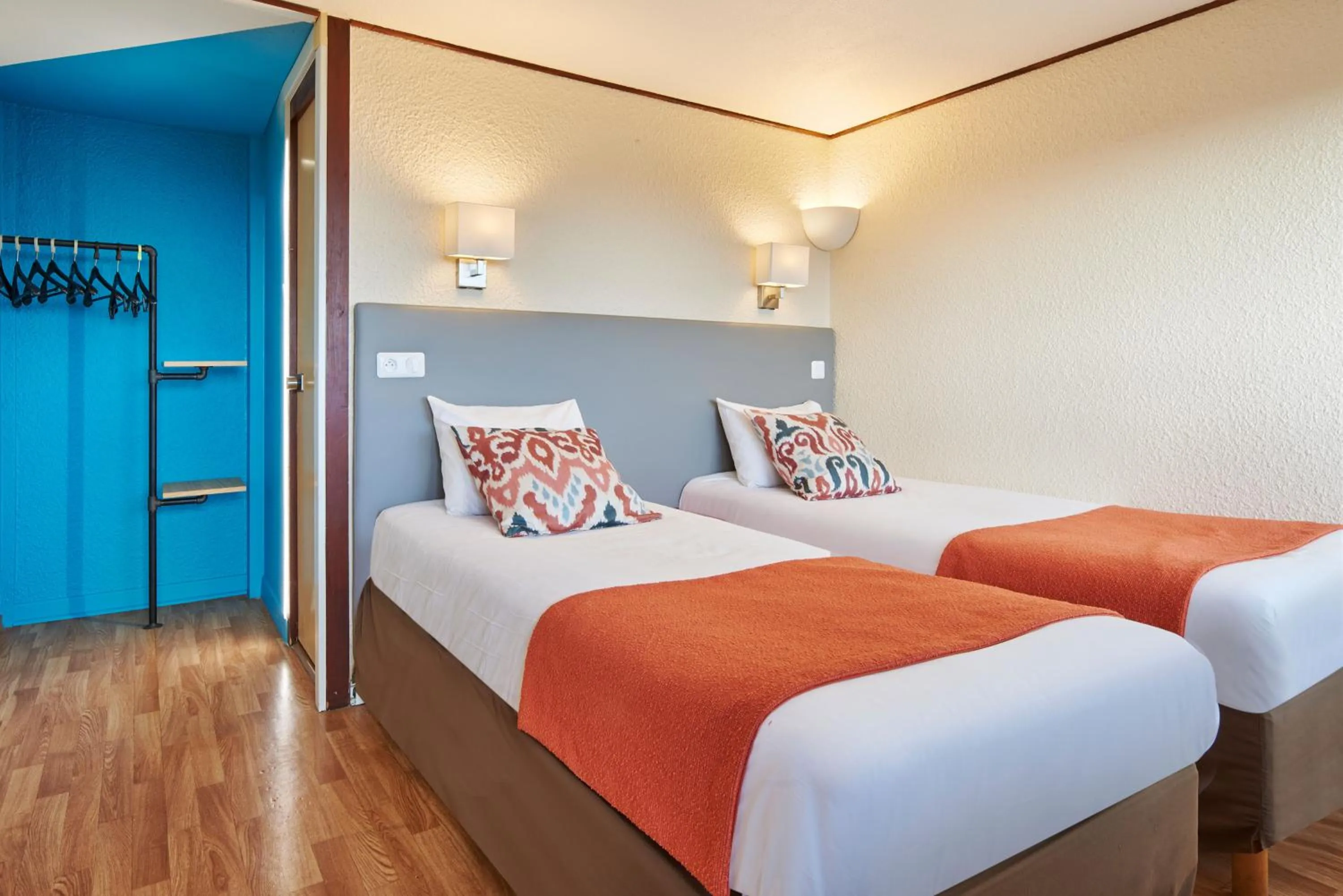 Photo of the whole room, Bed in The Originals City, Hôtel A Pic, Cherbourg