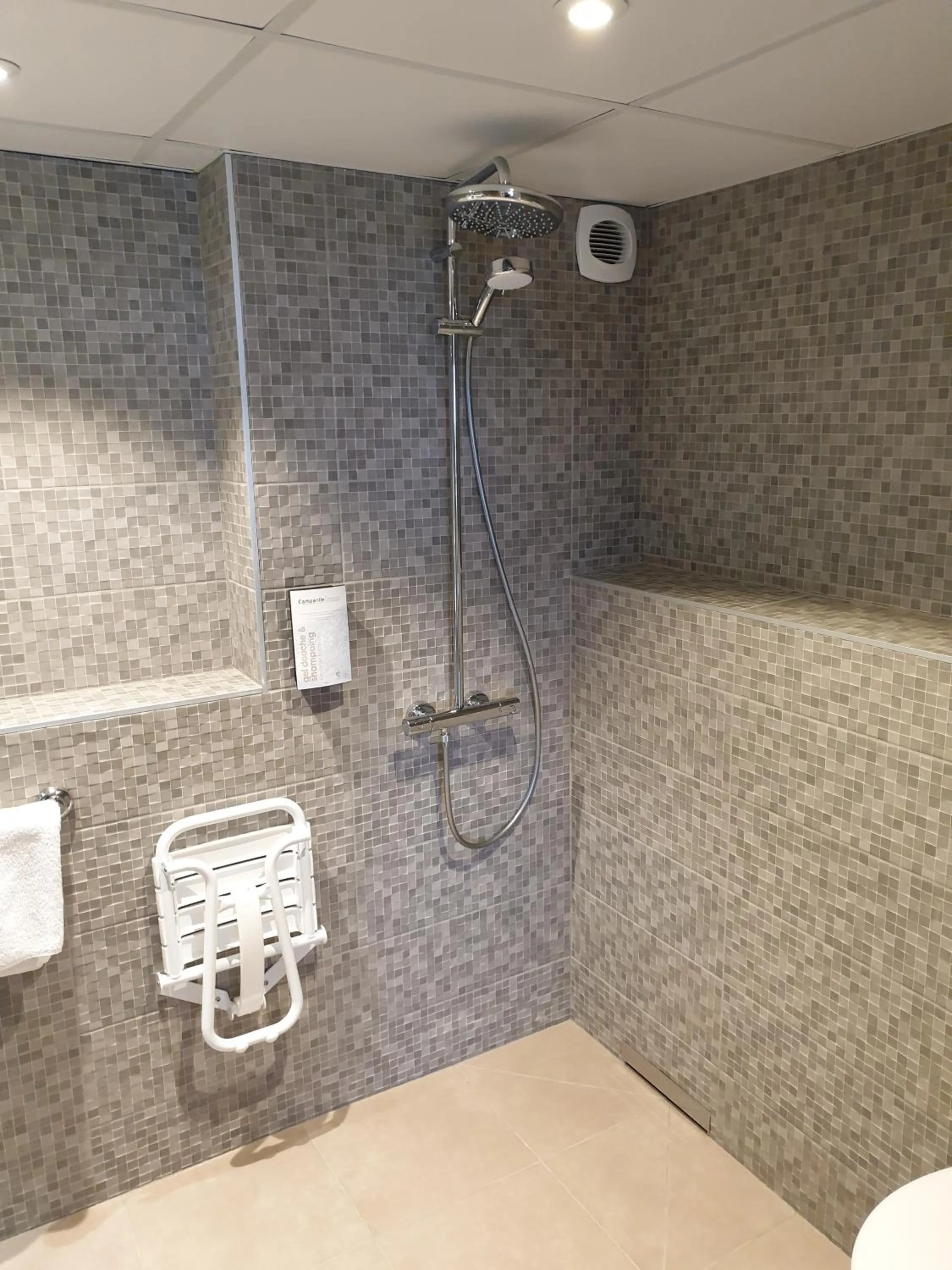 Shower in The Originals City, Hôtel A Pic, Cherbourg