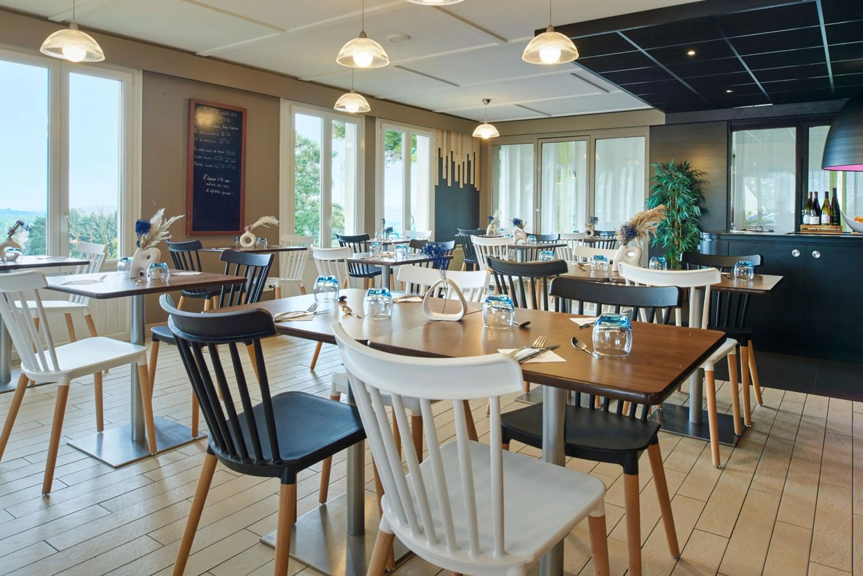 Restaurant/places to eat in The Originals City, Hôtel A Pic, Cherbourg