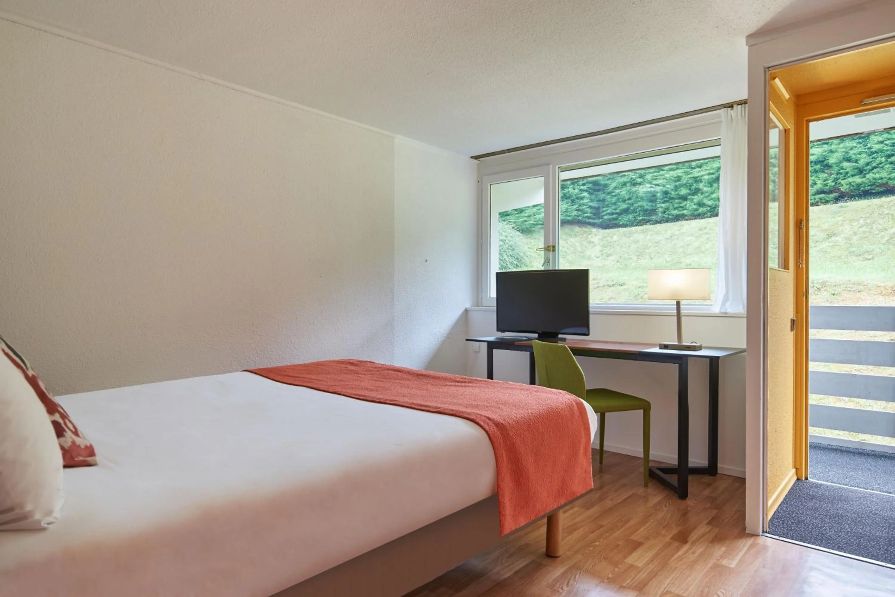 Bedroom, Bed in The Originals City, Hôtel A Pic, Cherbourg