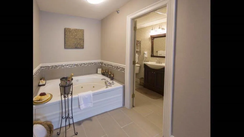 Bath in Colonial Hotel