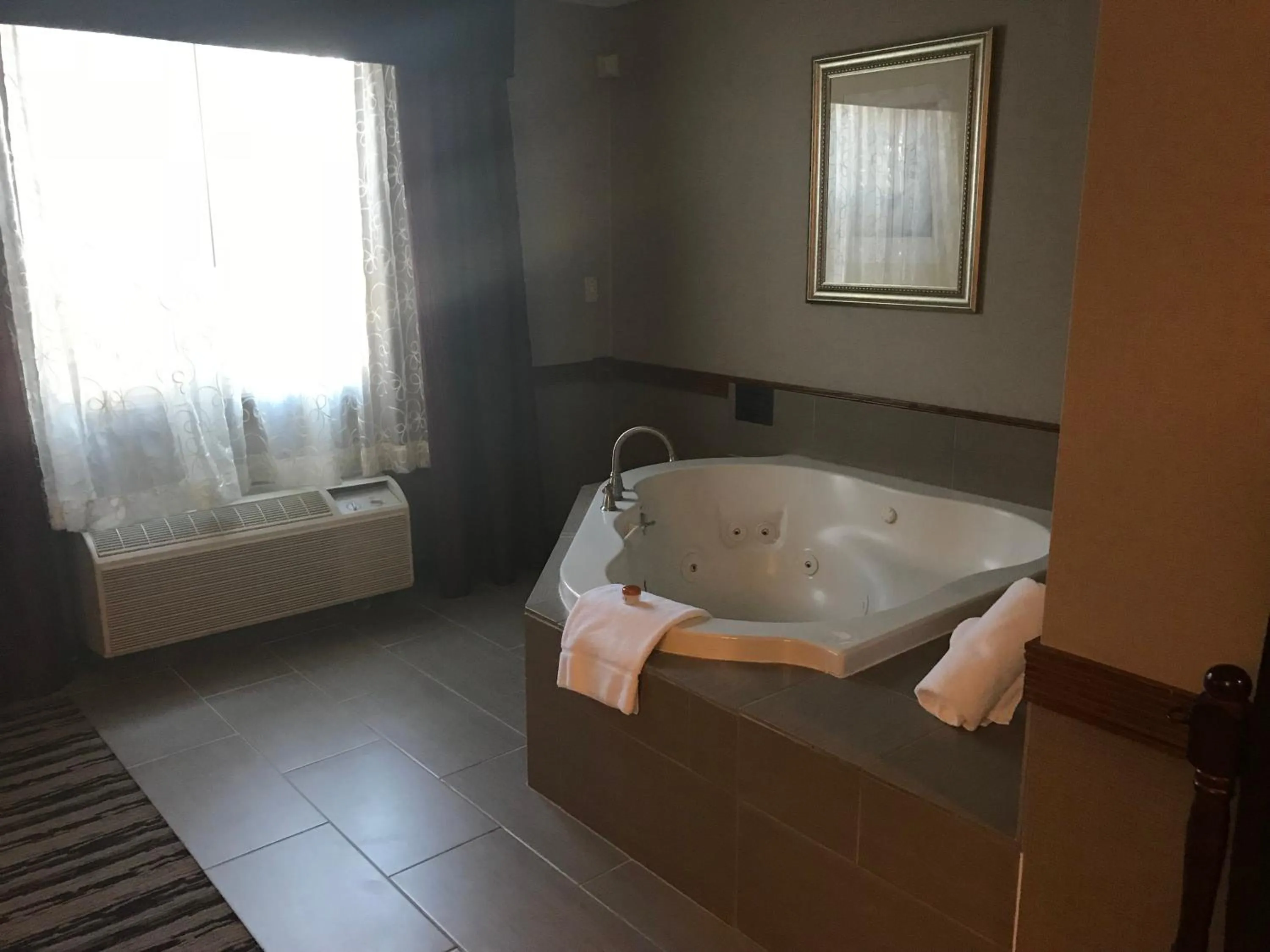 Bath in Colonial Hotel