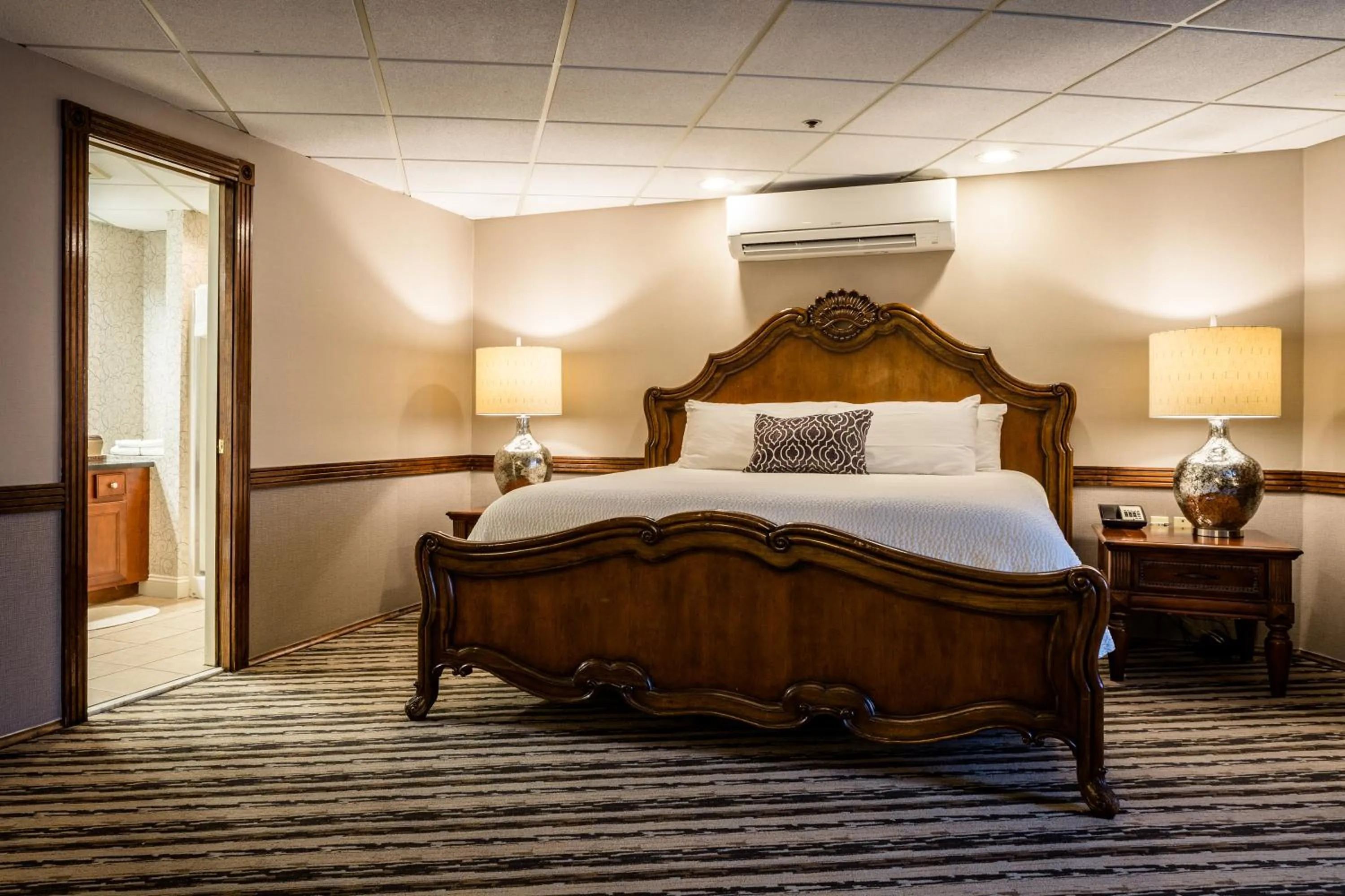 Bed in Colonial Hotel