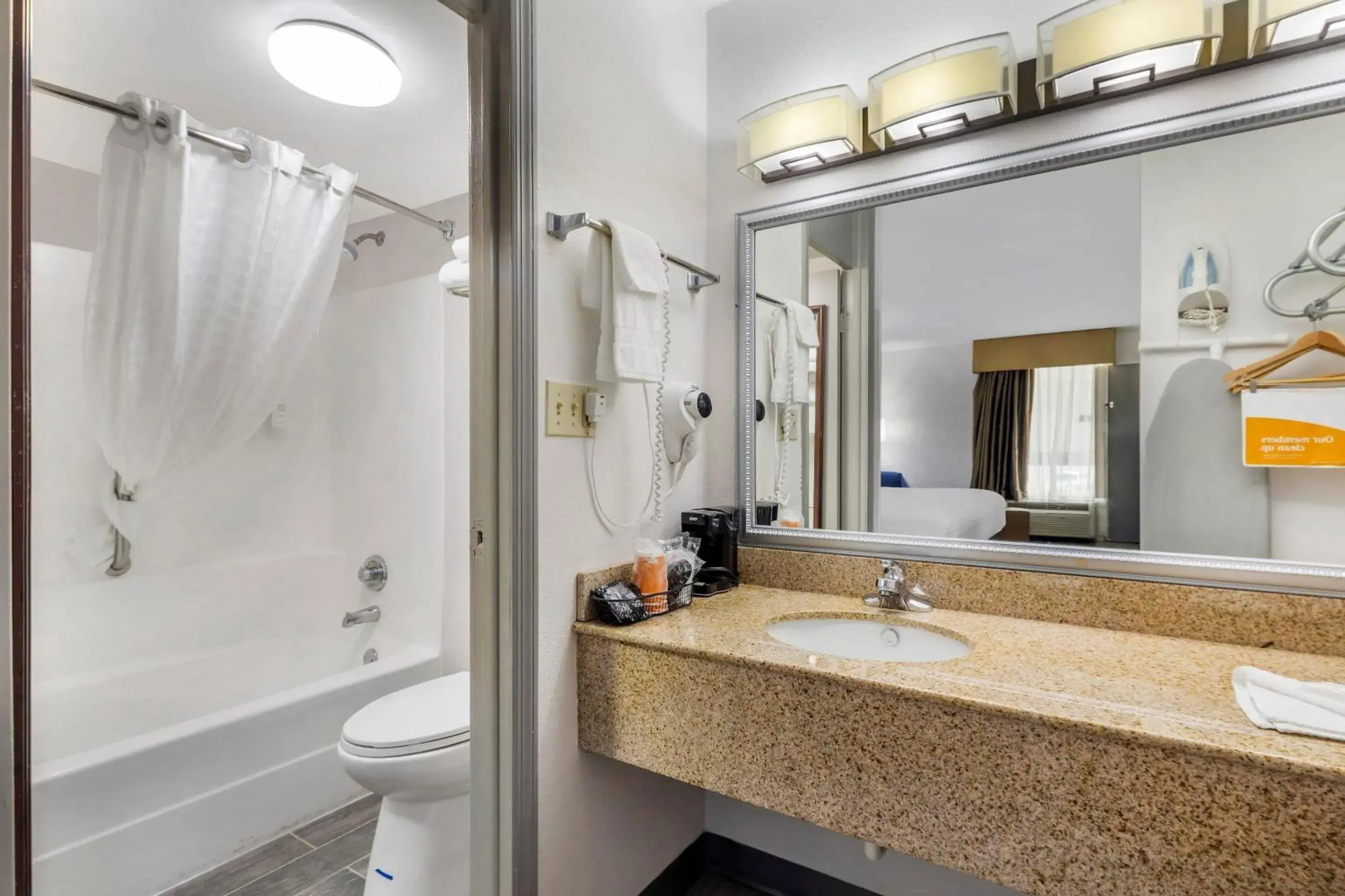 Bedroom in Clarion Pointe Morrow - Atlanta South Bedroom in Clarion Pointe Morrow - Atlanta South