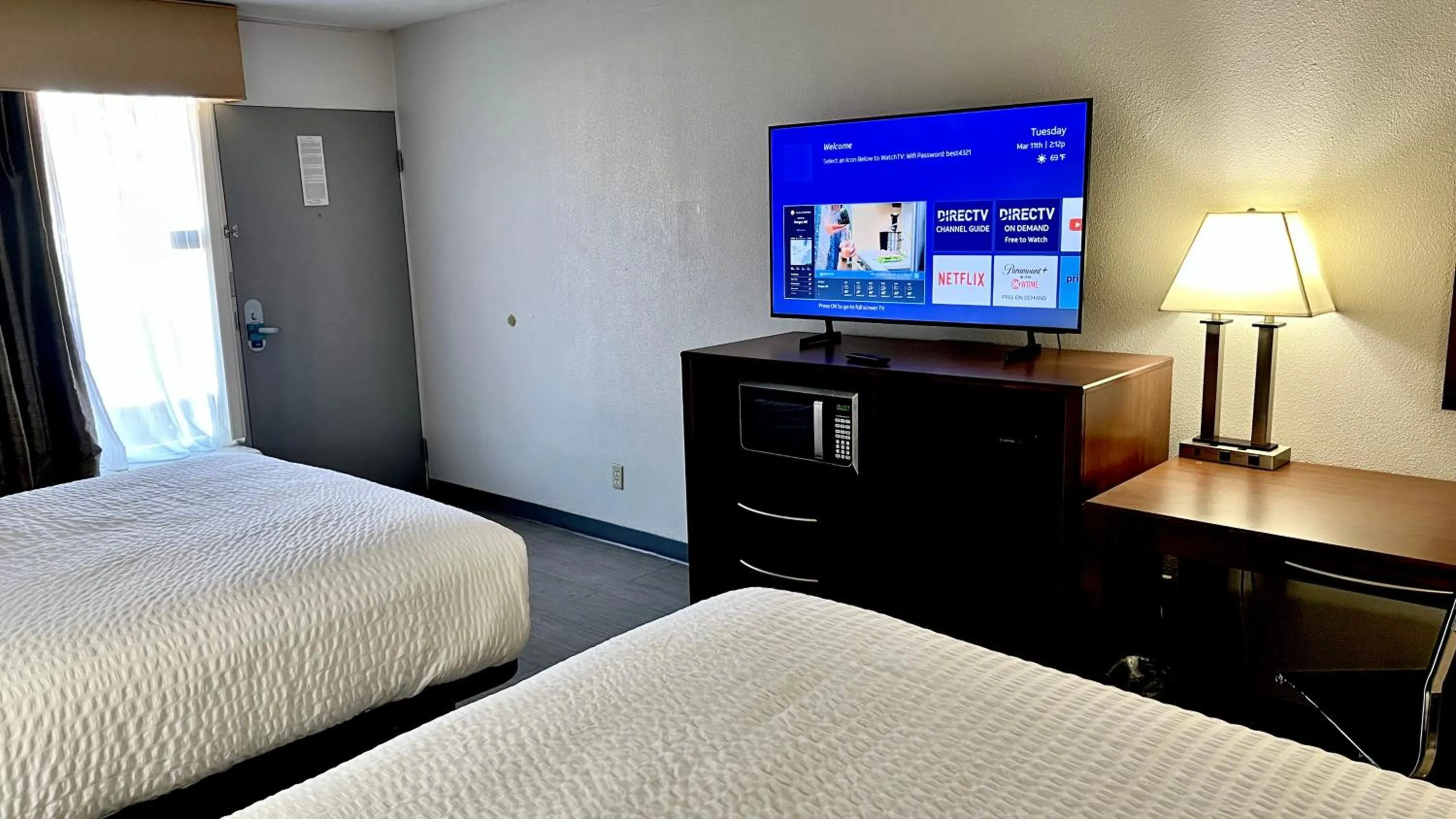 Bed in Best Western Southlake Inn