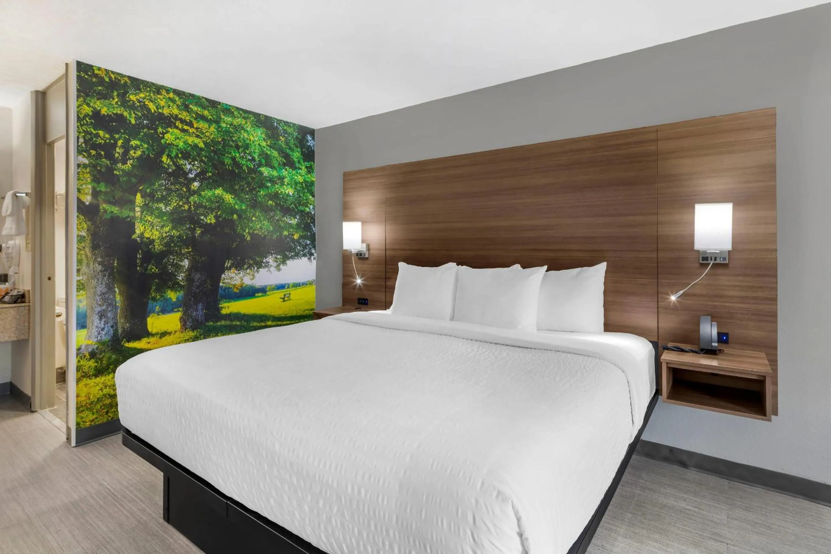 Bedroom, Bed in Clarion Pointe Morrow - Atlanta South