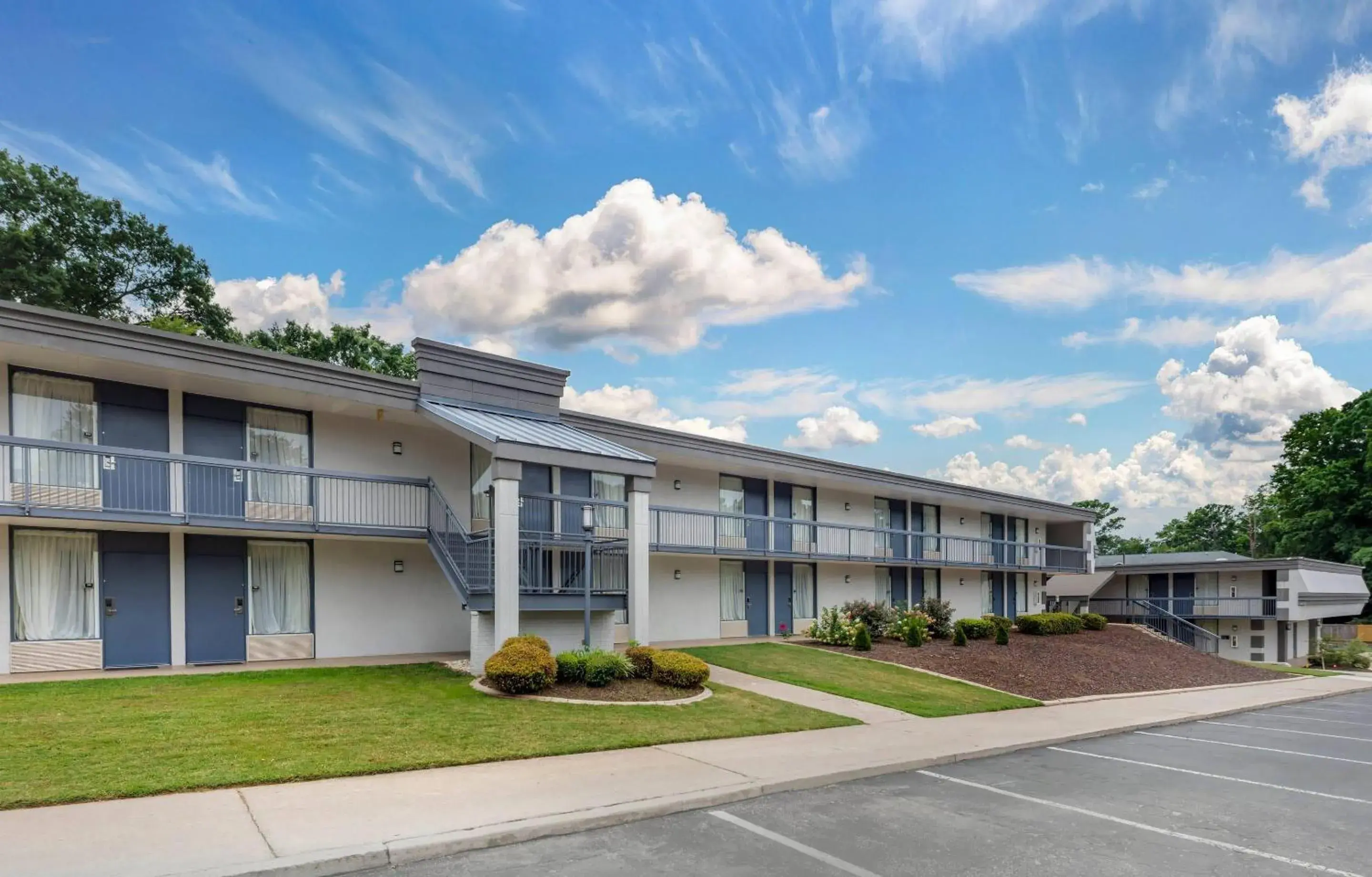 Property building in Clarion Pointe Morrow - Atlanta South Property building in Clarion Pointe Morrow - Atlanta South