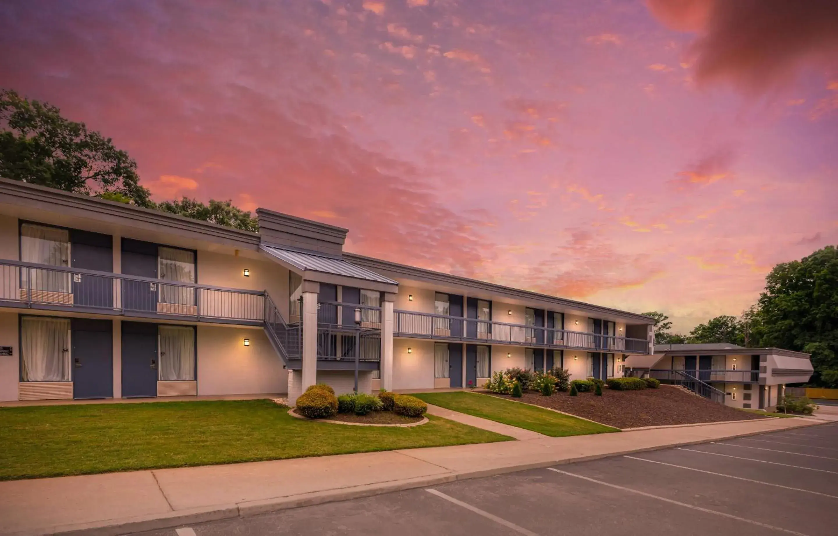 Property building in Clarion Pointe Morrow - Atlanta South Property building in Clarion Pointe Morrow - Atlanta South