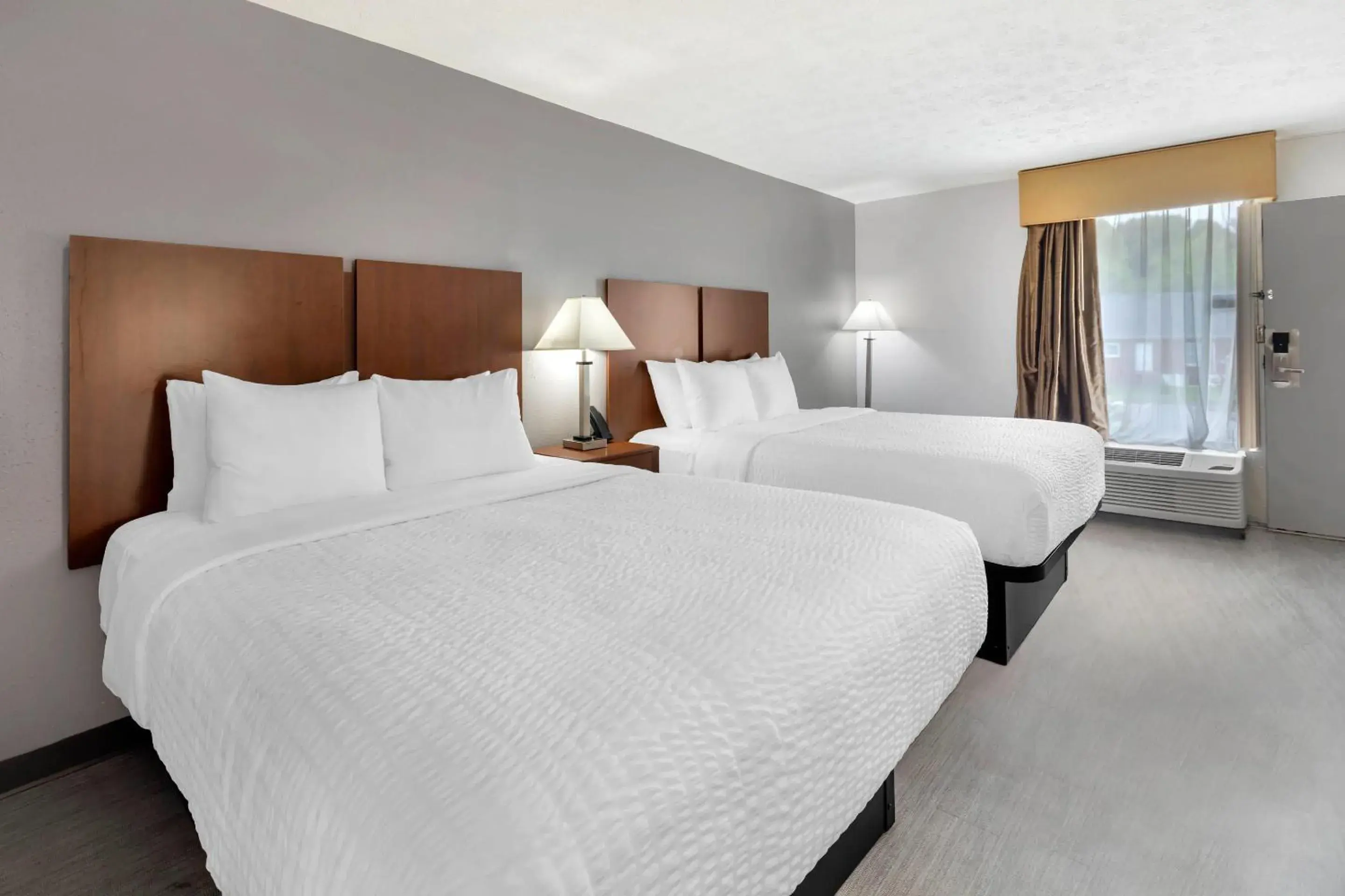 Bedroom, Bed in Clarion Pointe Morrow - Atlanta South Bedroom, Bed in Clarion Pointe Morrow - Atlanta South