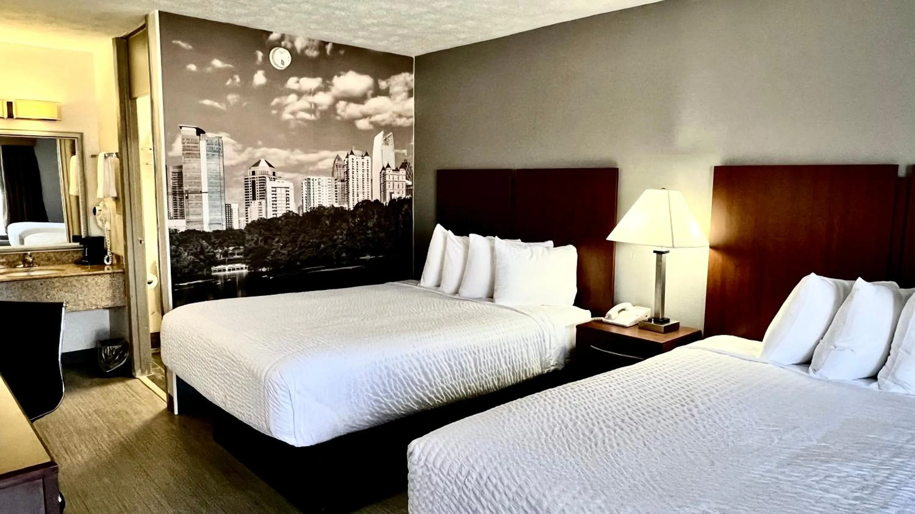 Bed in Best Western Southlake Inn