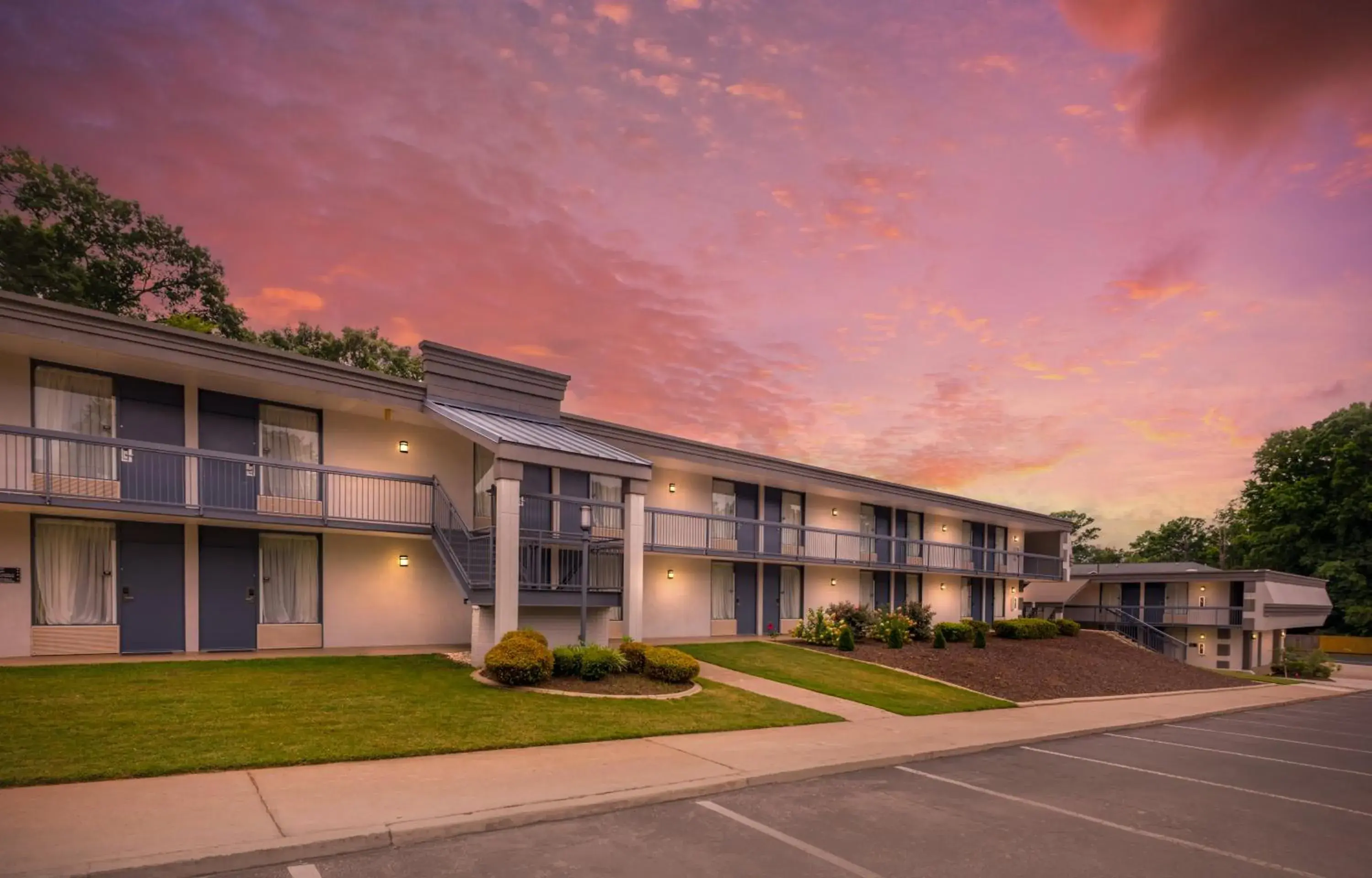 Property building in Clarion Pointe Morrow - Atlanta South Property building in Clarion Pointe Morrow - Atlanta South