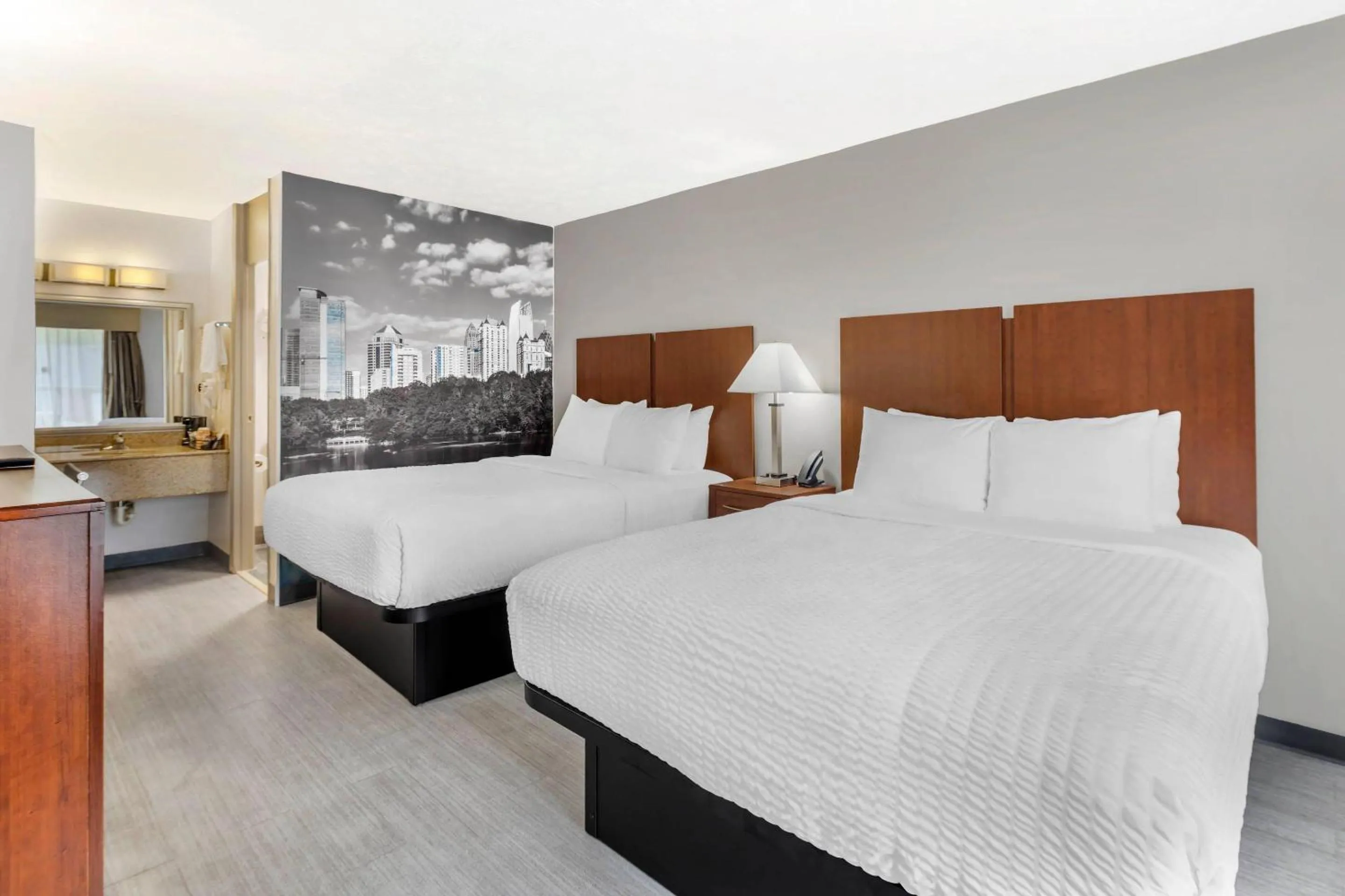 Bedroom, Bed in Clarion Pointe Morrow - Atlanta South