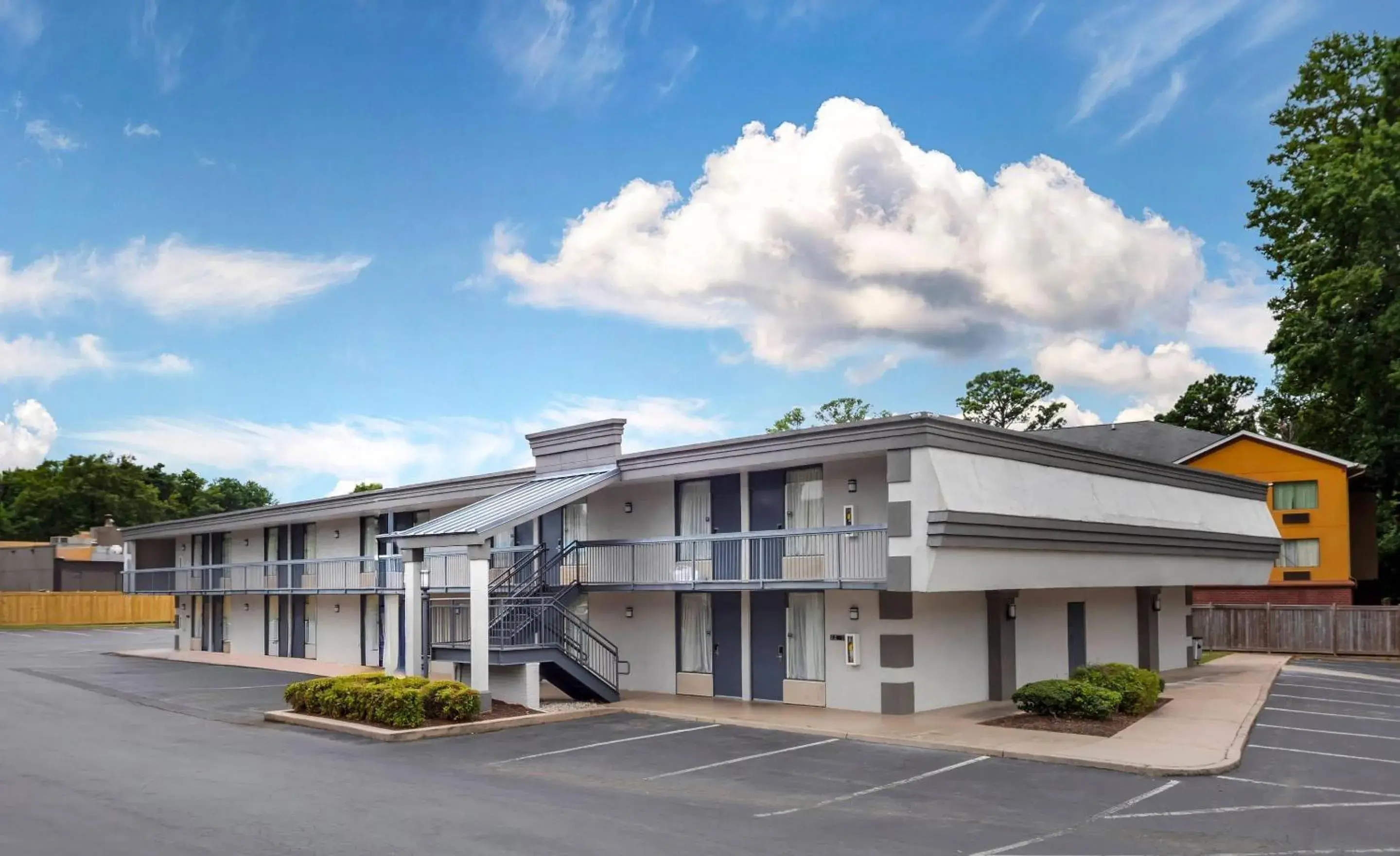 Property building in Clarion Pointe Morrow - Atlanta South Property building in Clarion Pointe Morrow - Atlanta South