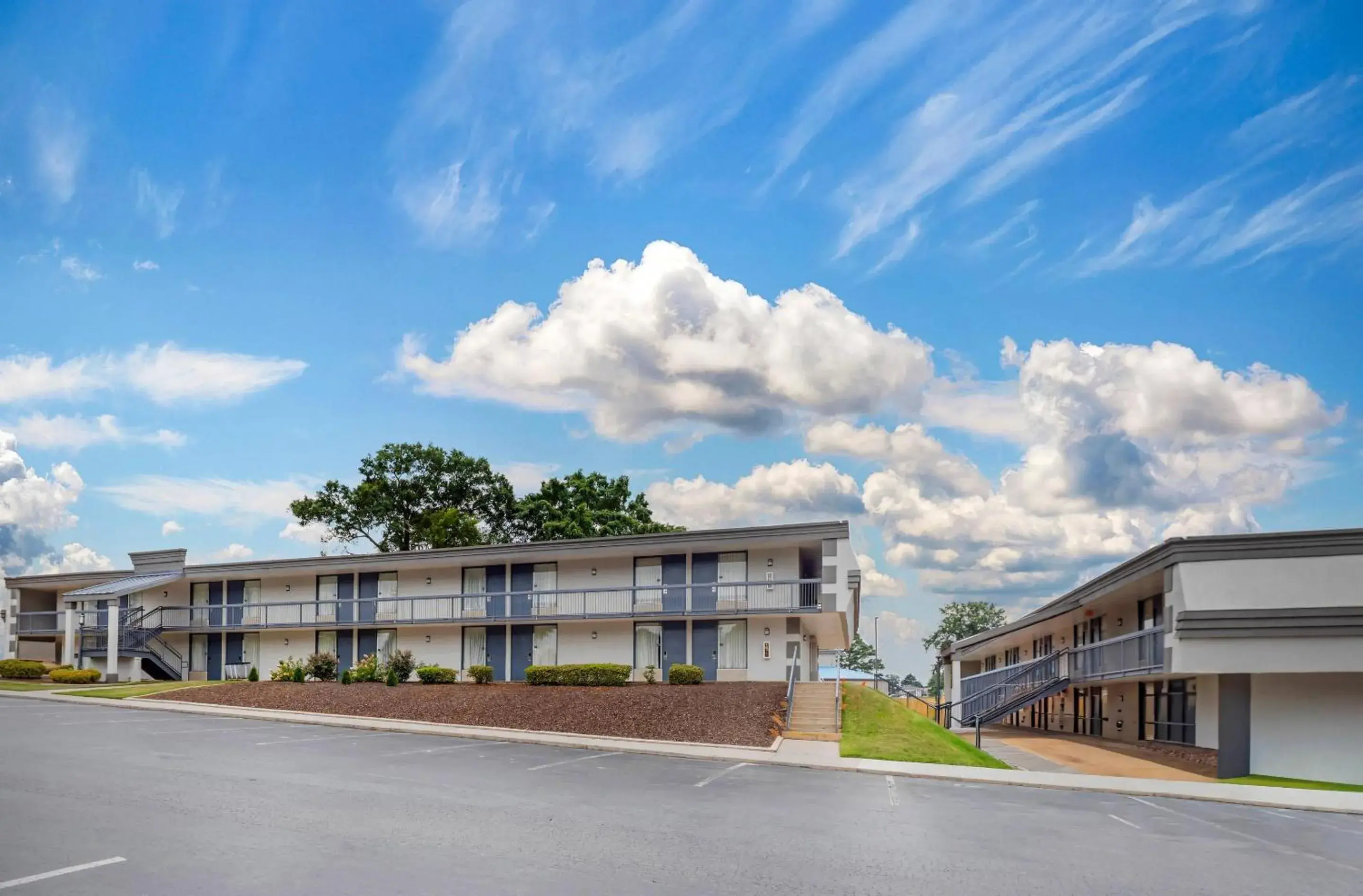 Property building in Clarion Pointe Morrow - Atlanta South Property building in Clarion Pointe Morrow - Atlanta South