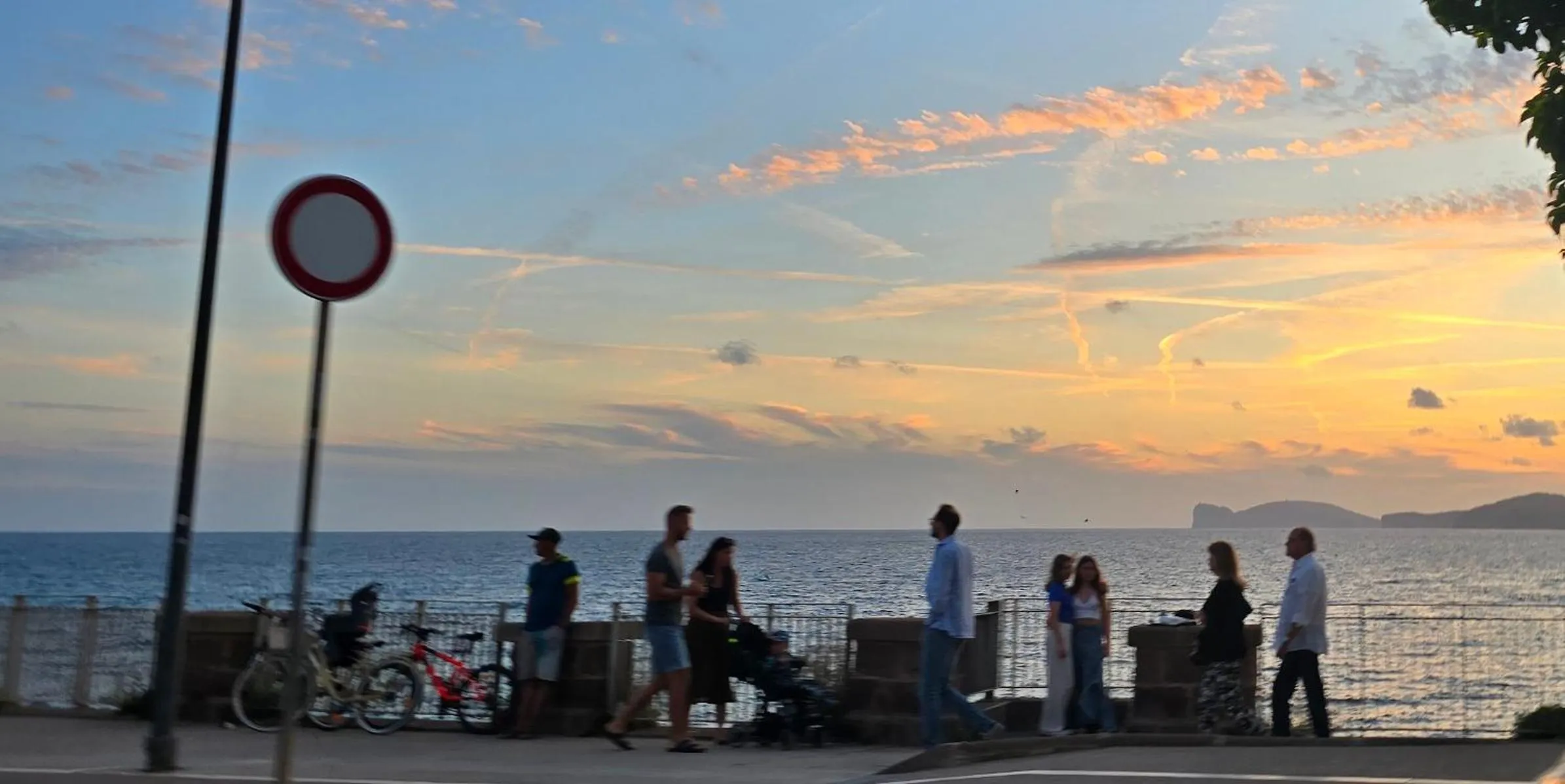 Sunset in Alghero in bicicletta
