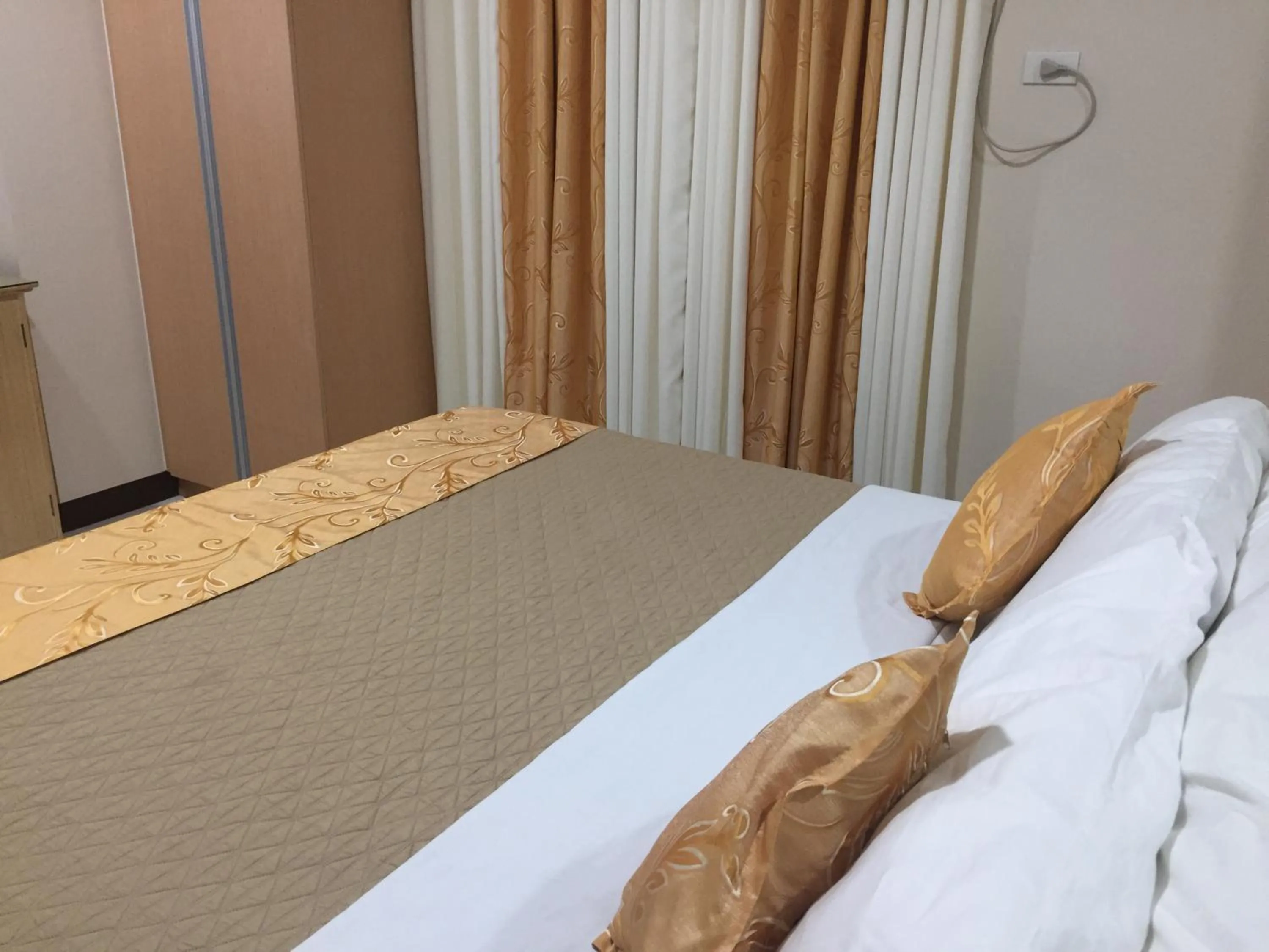 Bed in Condo 101 Newport