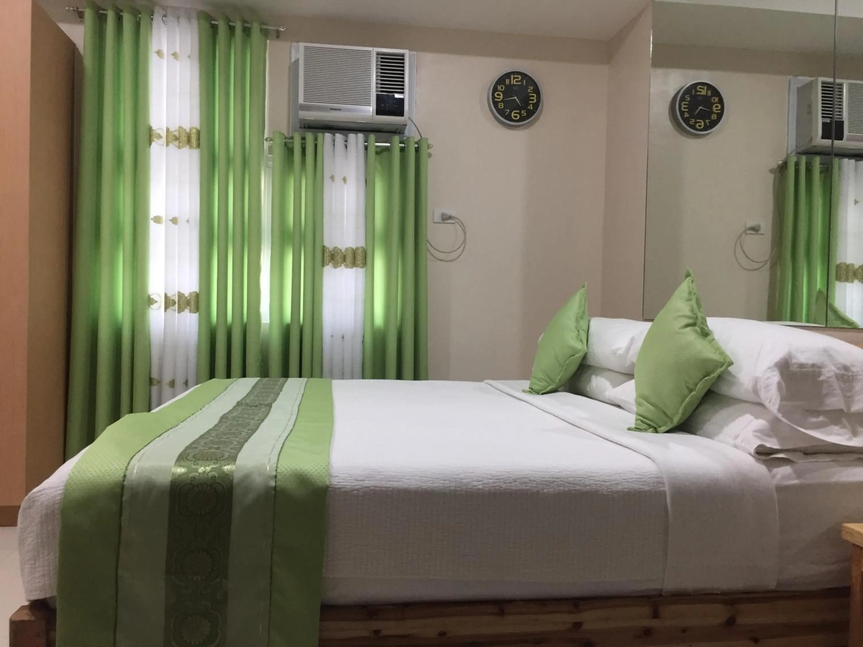 Bed in Condo 101 Newport