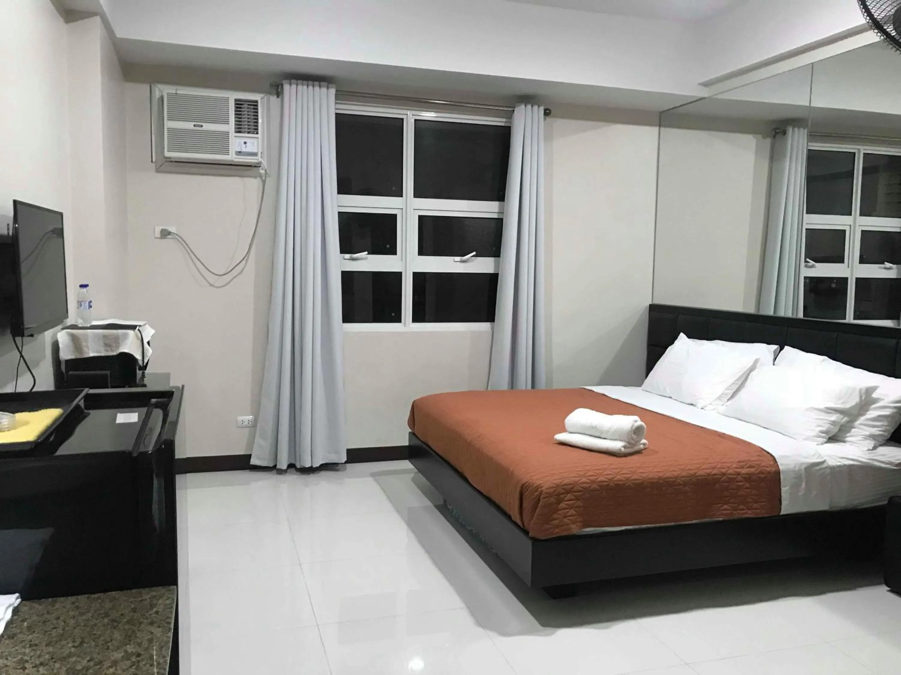 Bed in Condo 101 Newport