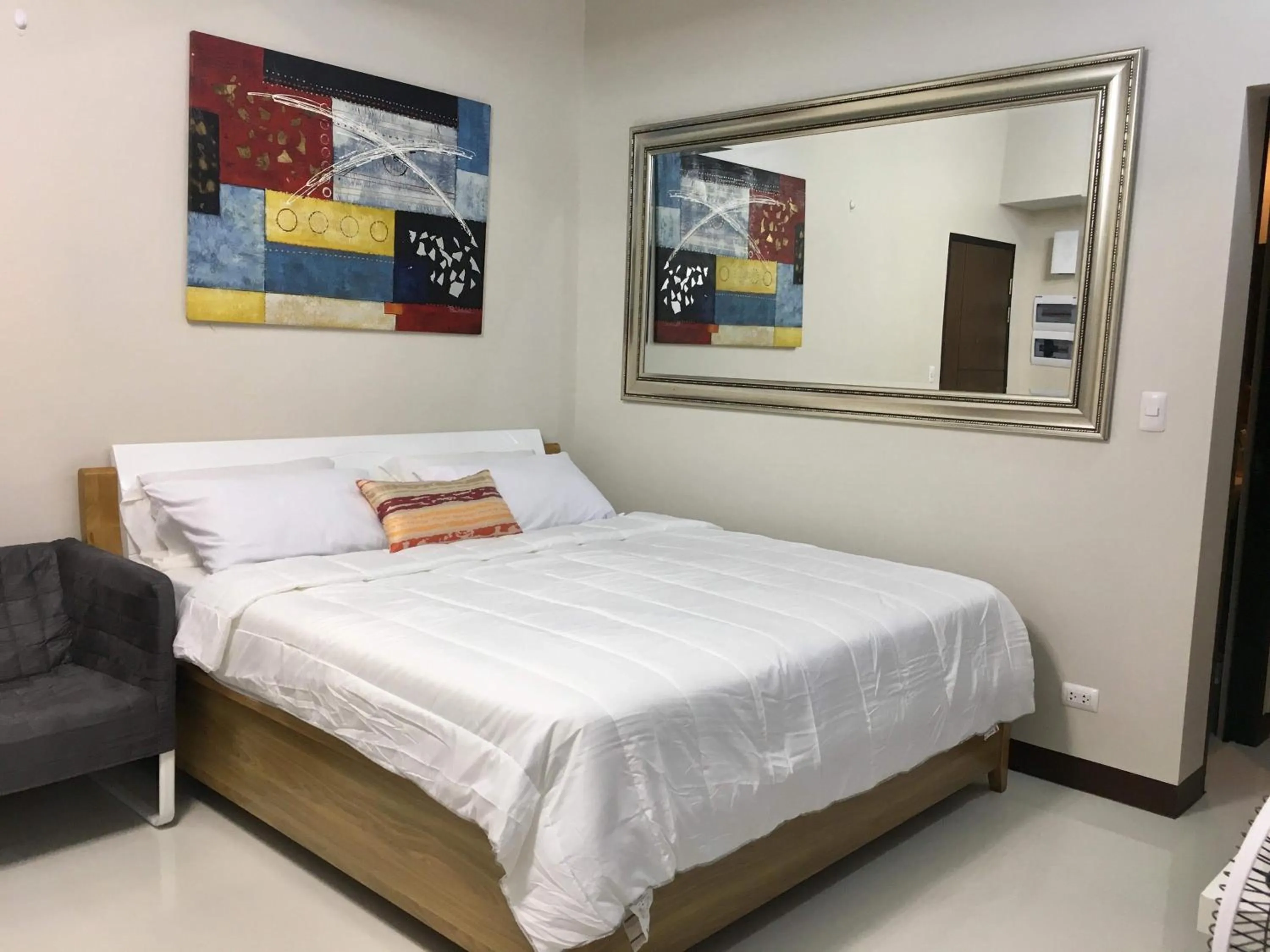 Bed in Condo 101 Newport