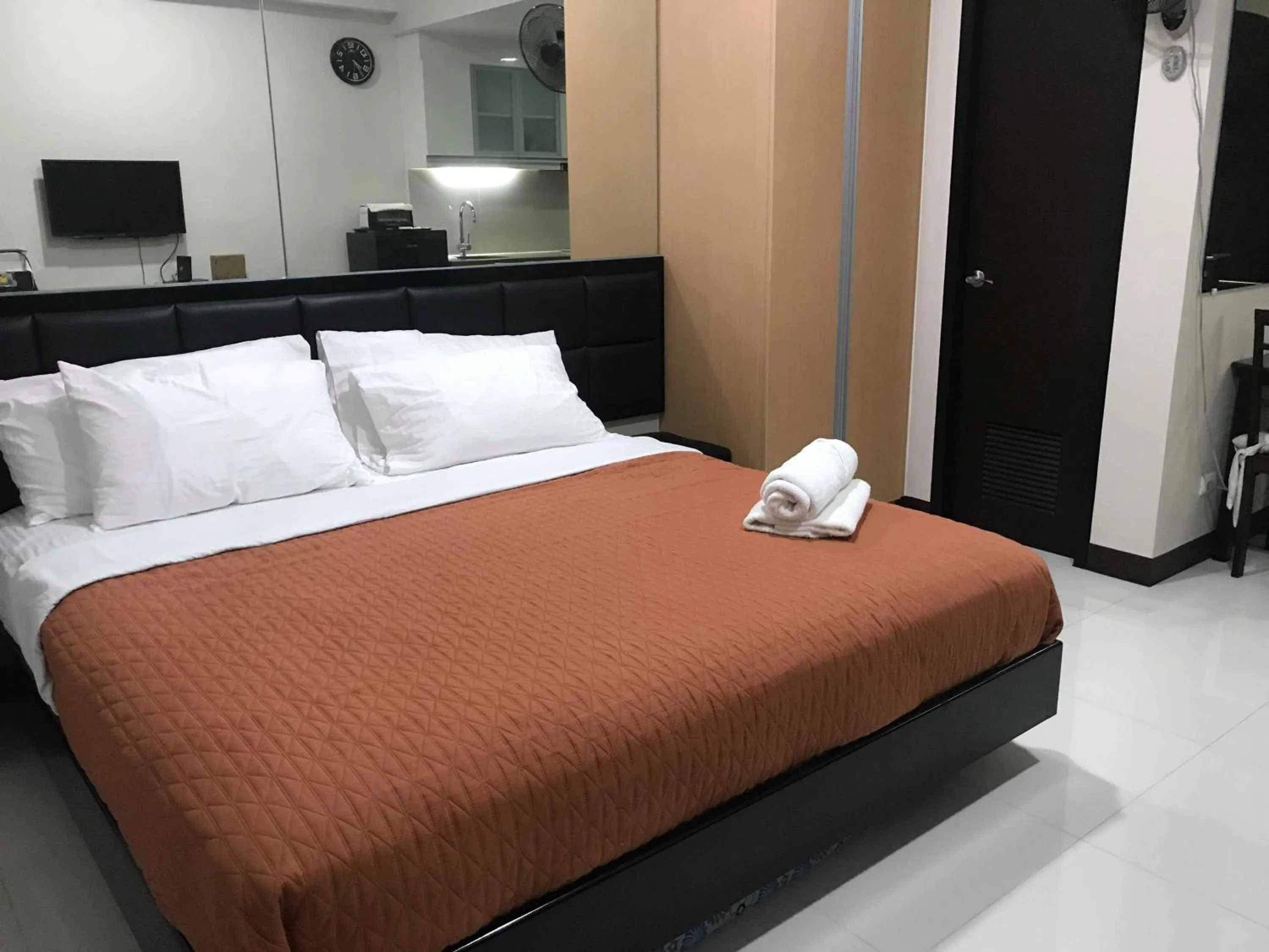 Bed in Condo 101 Newport