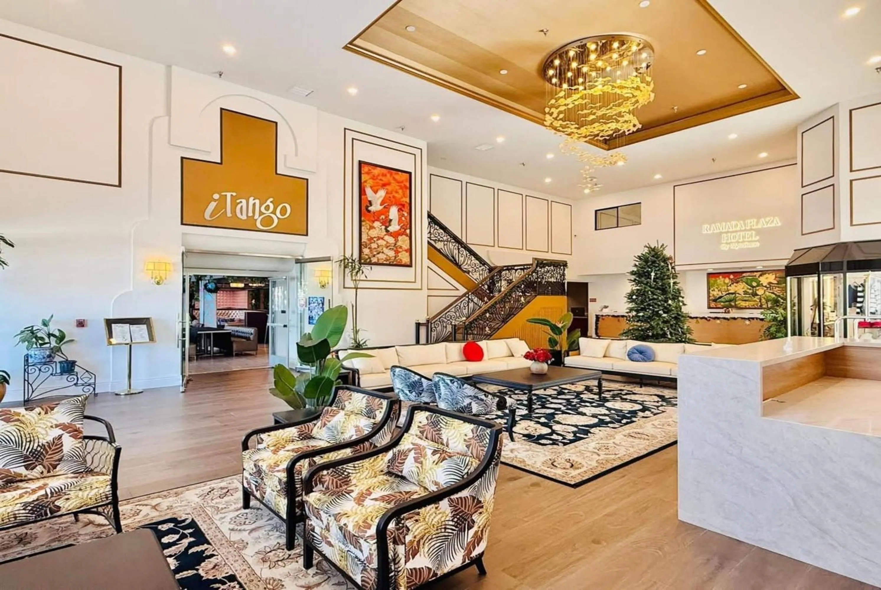 Lobby or reception in Ramada Plaza by Wyndham Garden Grove/Anaheim South