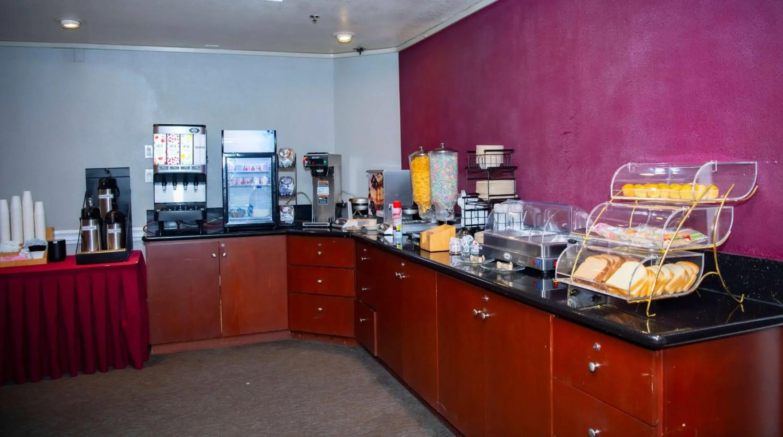 Property building in Ramada Plaza by Wyndham Garden Grove/Anaheim South Property building in Ramada Plaza by Wyndham Garden Grove/Anaheim South