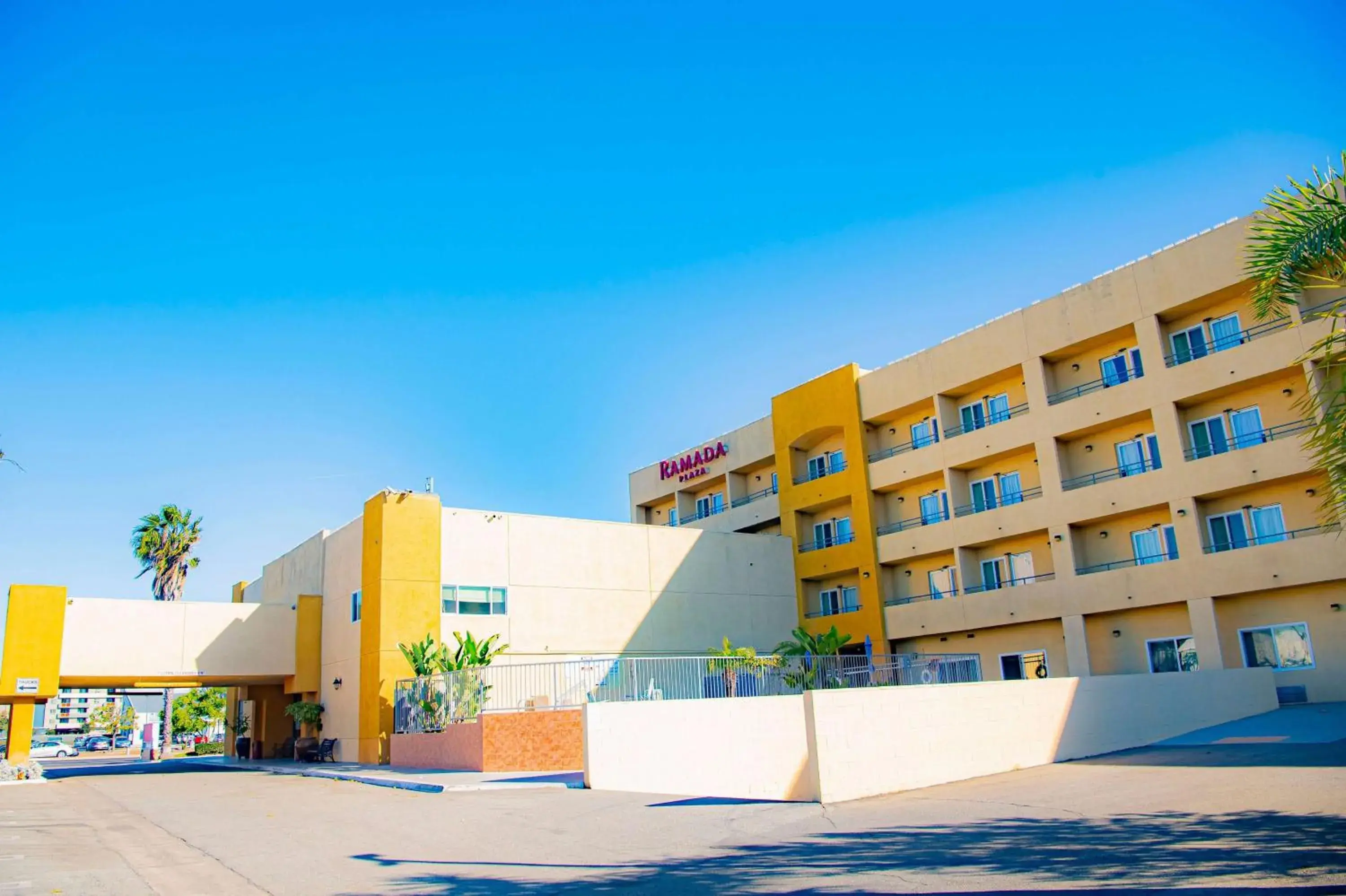 Property building in Ramada Plaza by Wyndham Garden Grove/Anaheim South Property building in Ramada Plaza by Wyndham Garden Grove/Anaheim South