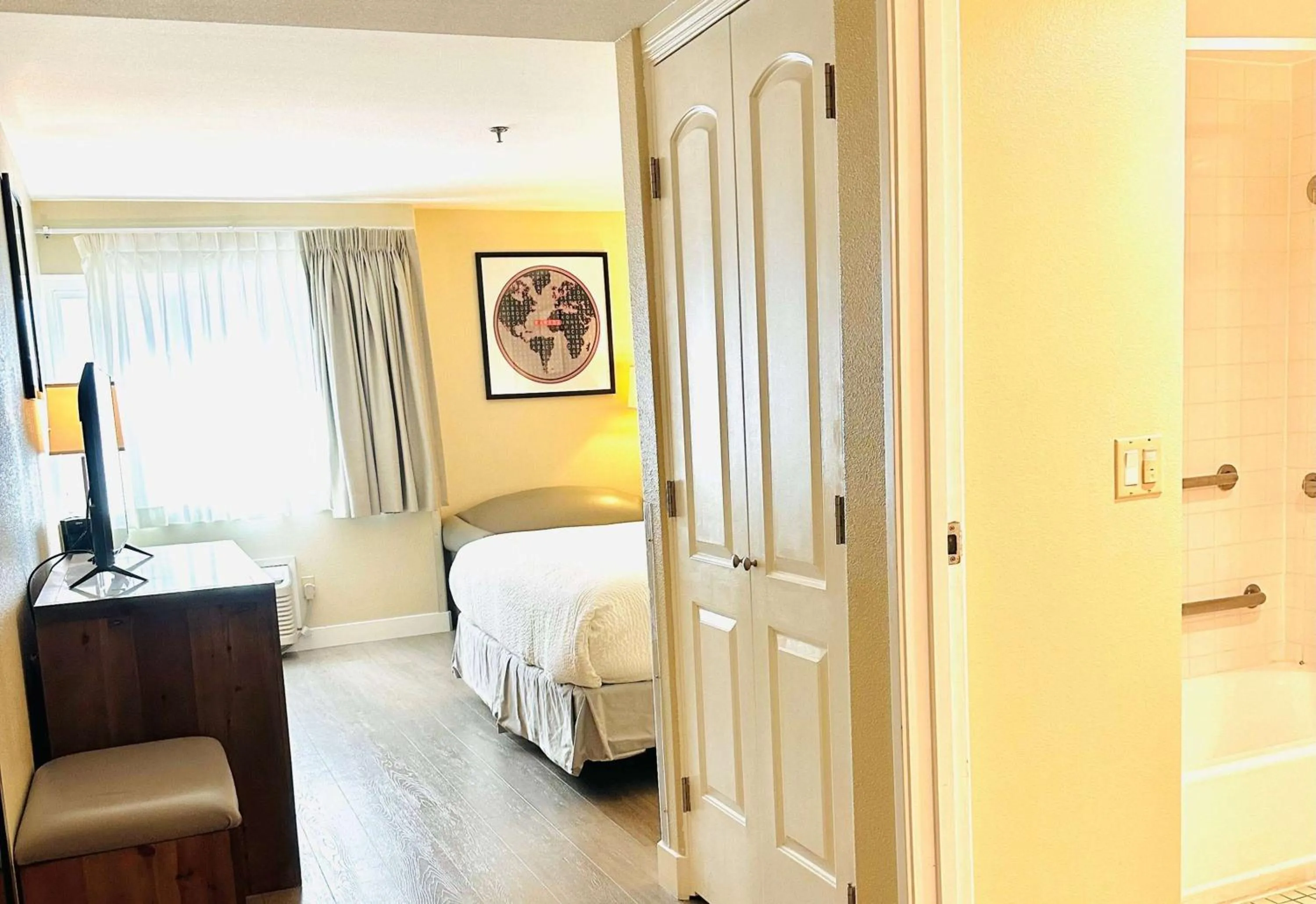 Photo of the whole room, Bed in Ramada Plaza by Wyndham Garden Grove/Anaheim South