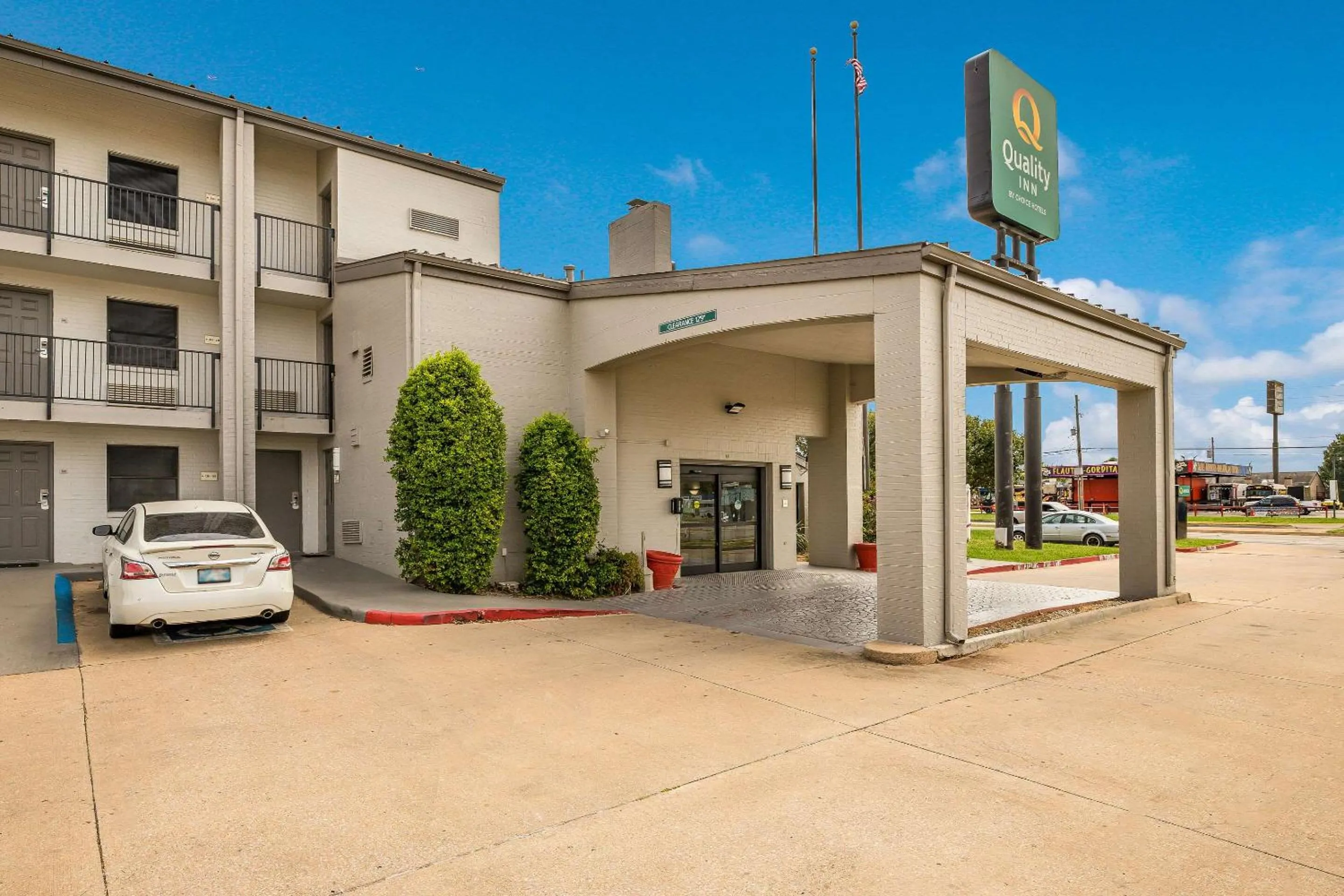 Property building in Quality Inn Tulsa Central