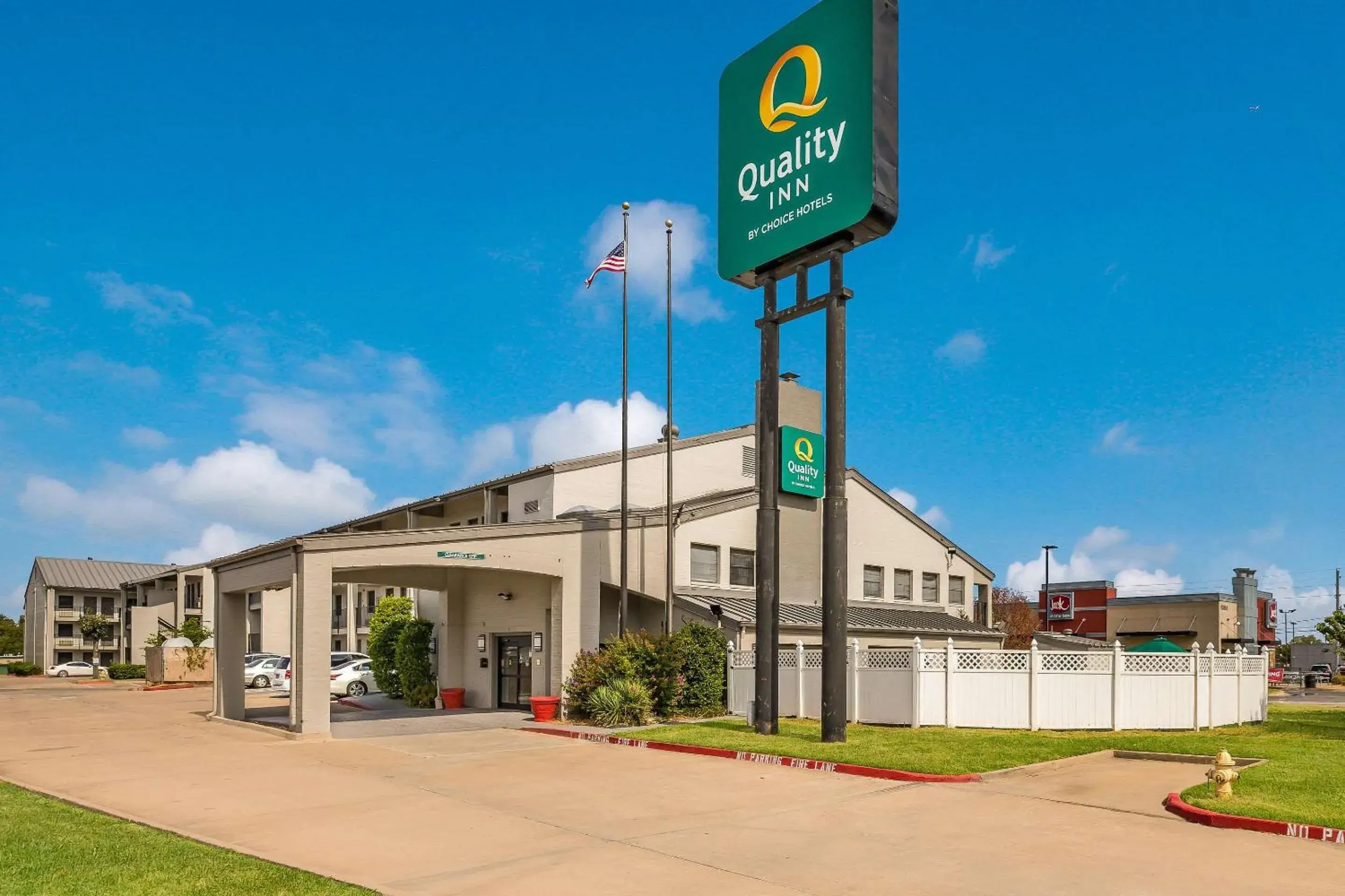 Property building in Quality Inn Tulsa Central Property building in Quality Inn Tulsa Central