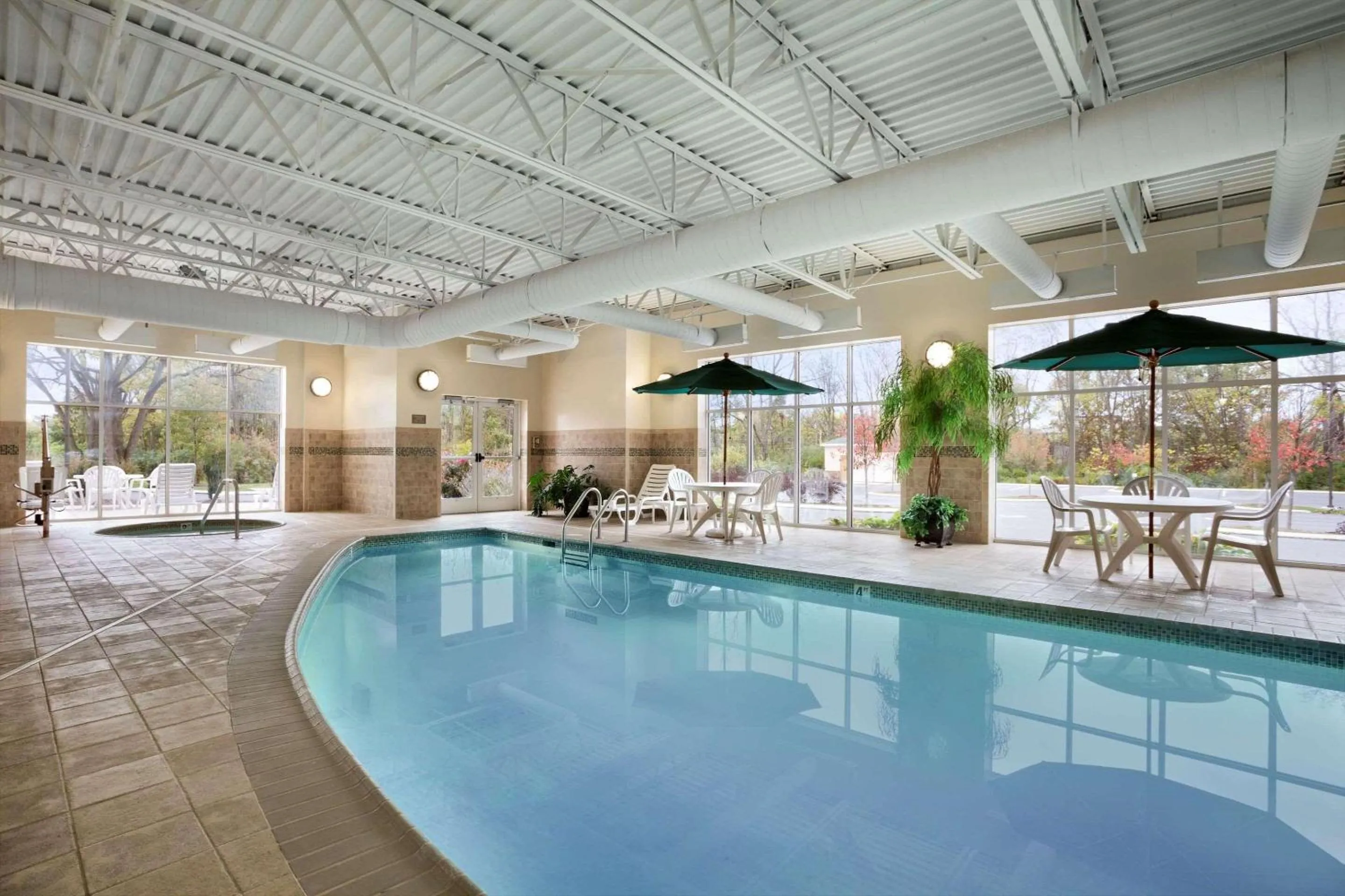 Swimming pool in Country Inn & Suites by Radisson, State College Penn State Area , PA