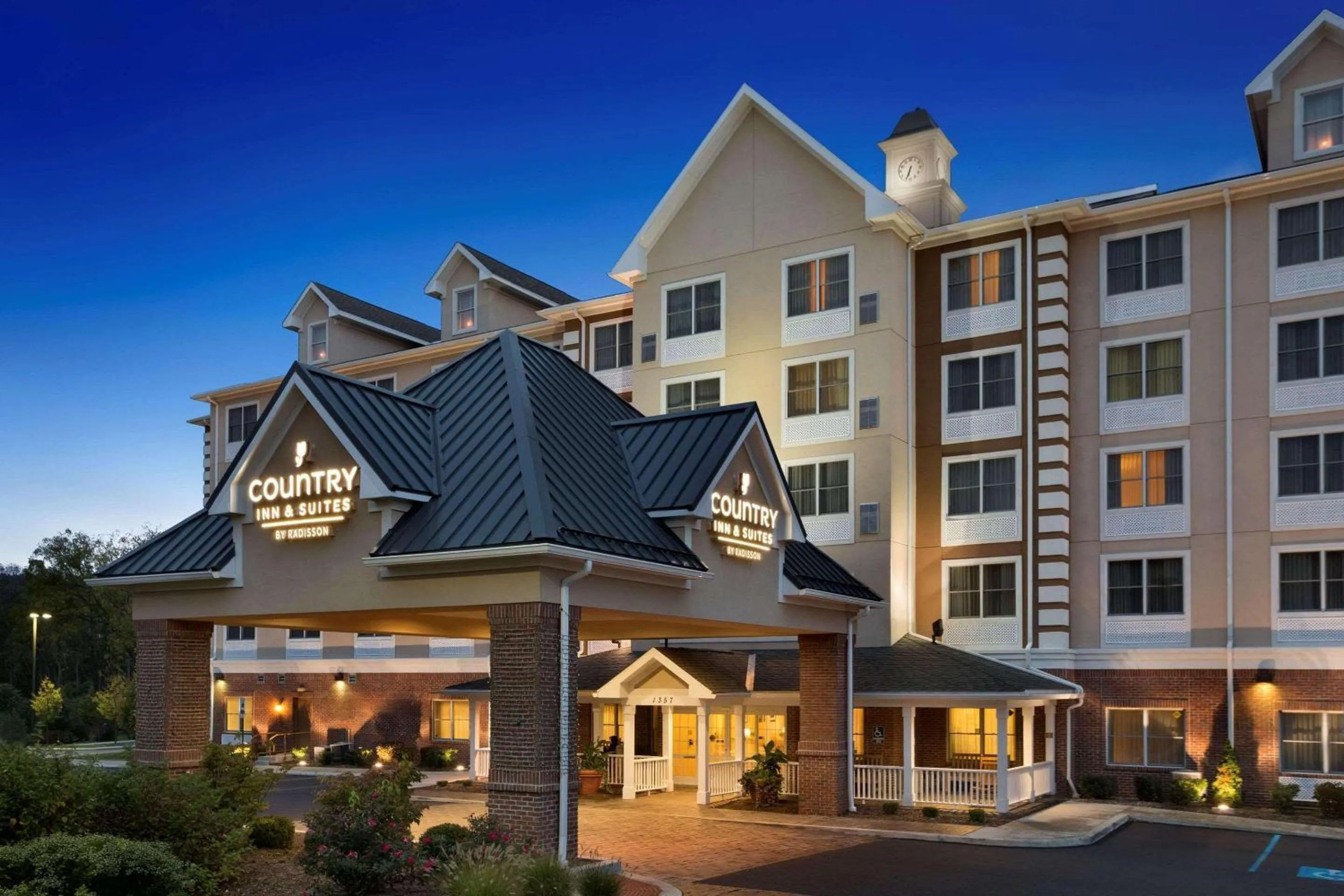 Property building in Country Inn & Suites by Radisson, State College Penn State Area , PA