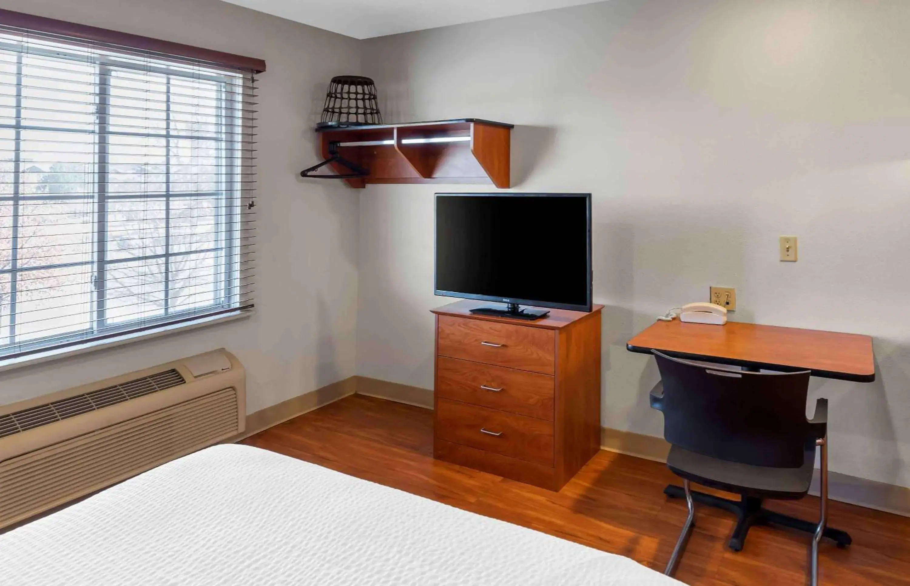 Bedroom, Bed in Extended Stay America Select Suites - Austin - Northwest Bedroom, Bed in Extended Stay America Select Suites - Austin - Northwest