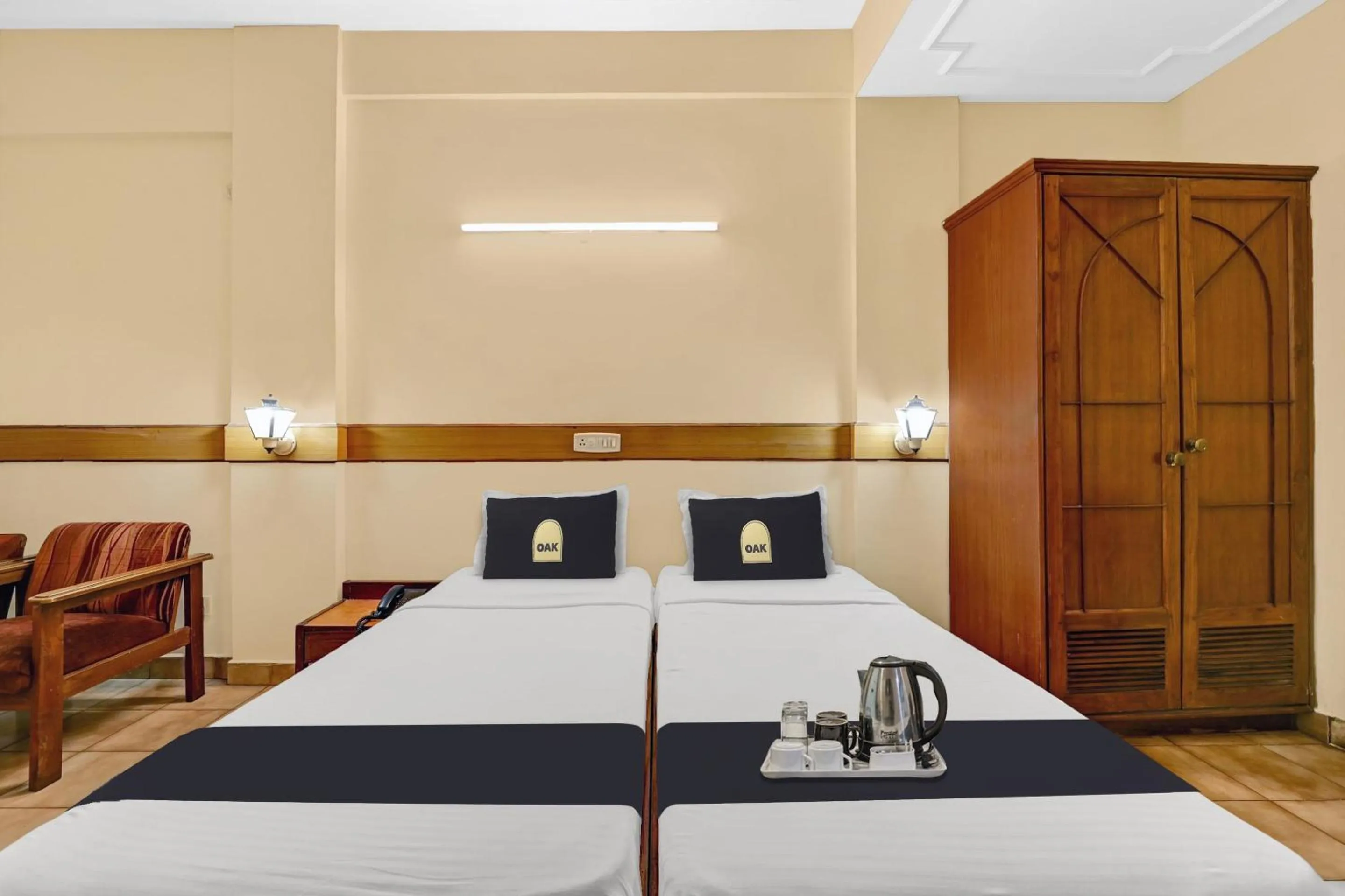 Bedroom, Bed in Super Townhouse OAK Hotel Belsons Taj Mahal