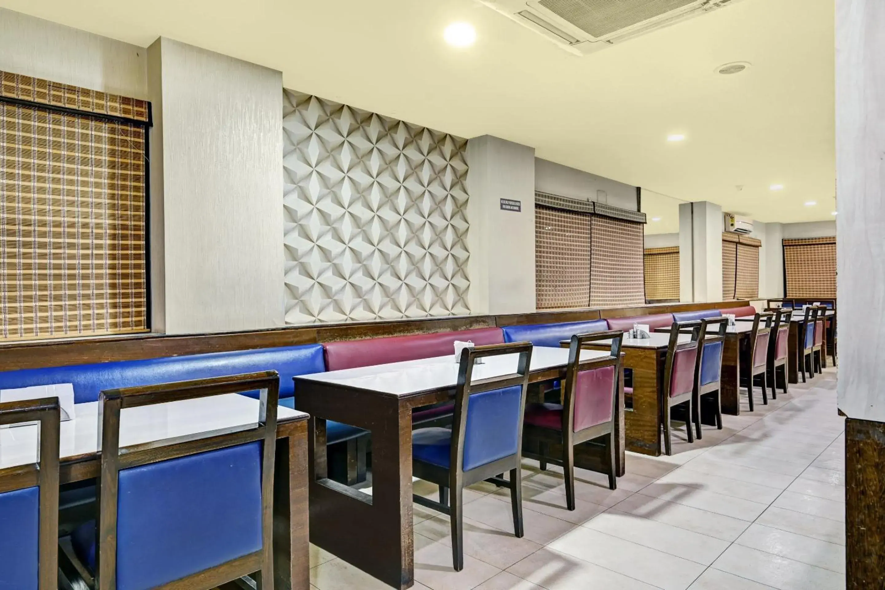 Restaurant/places to eat in Townhouse OAK Hotel Belsons Taj Mahal Restaurant/places to eat in Townhouse OAK Hotel Belsons Taj Mahal