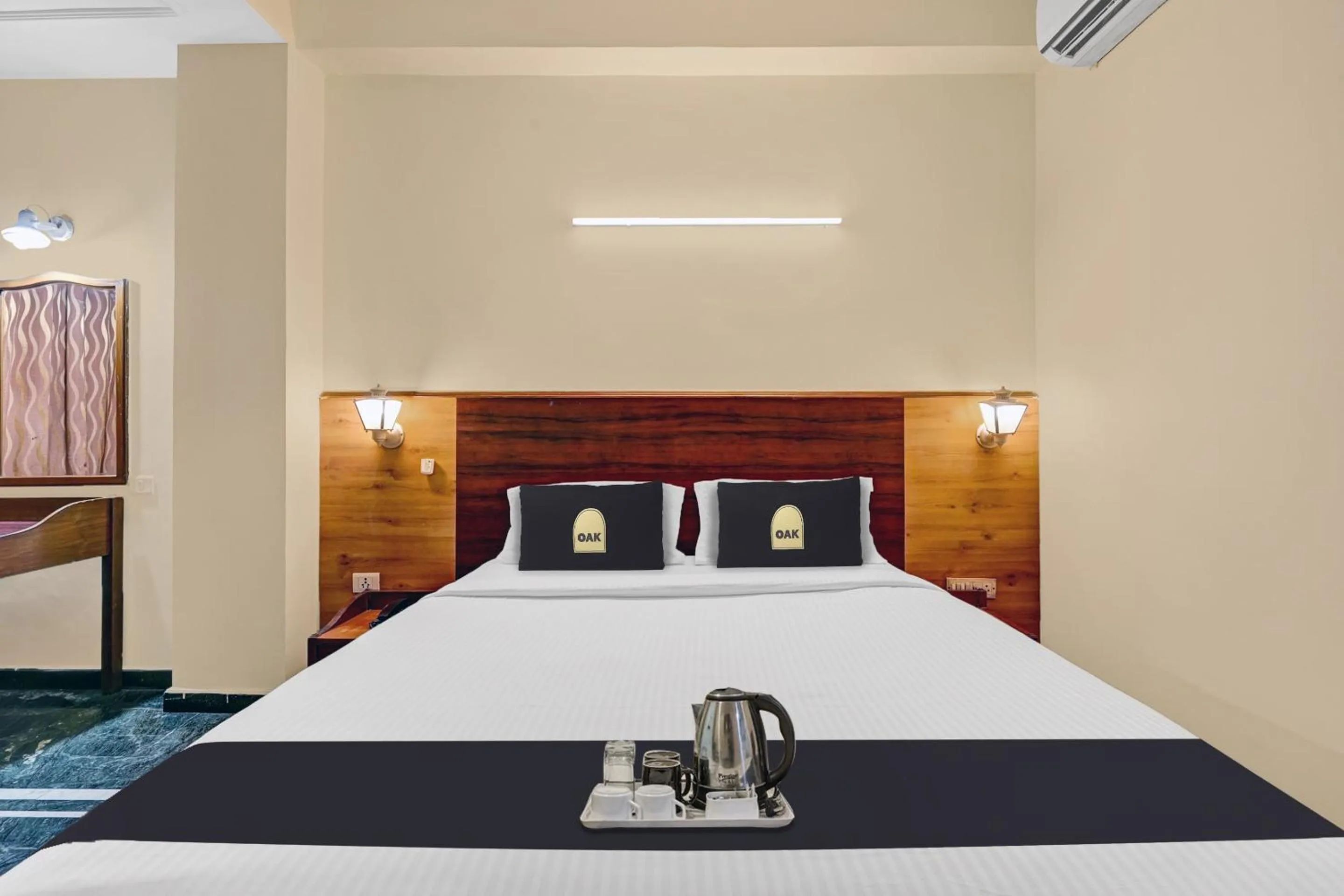 Bedroom, Bed in Super Townhouse OAK Hotel Belsons Taj Mahal