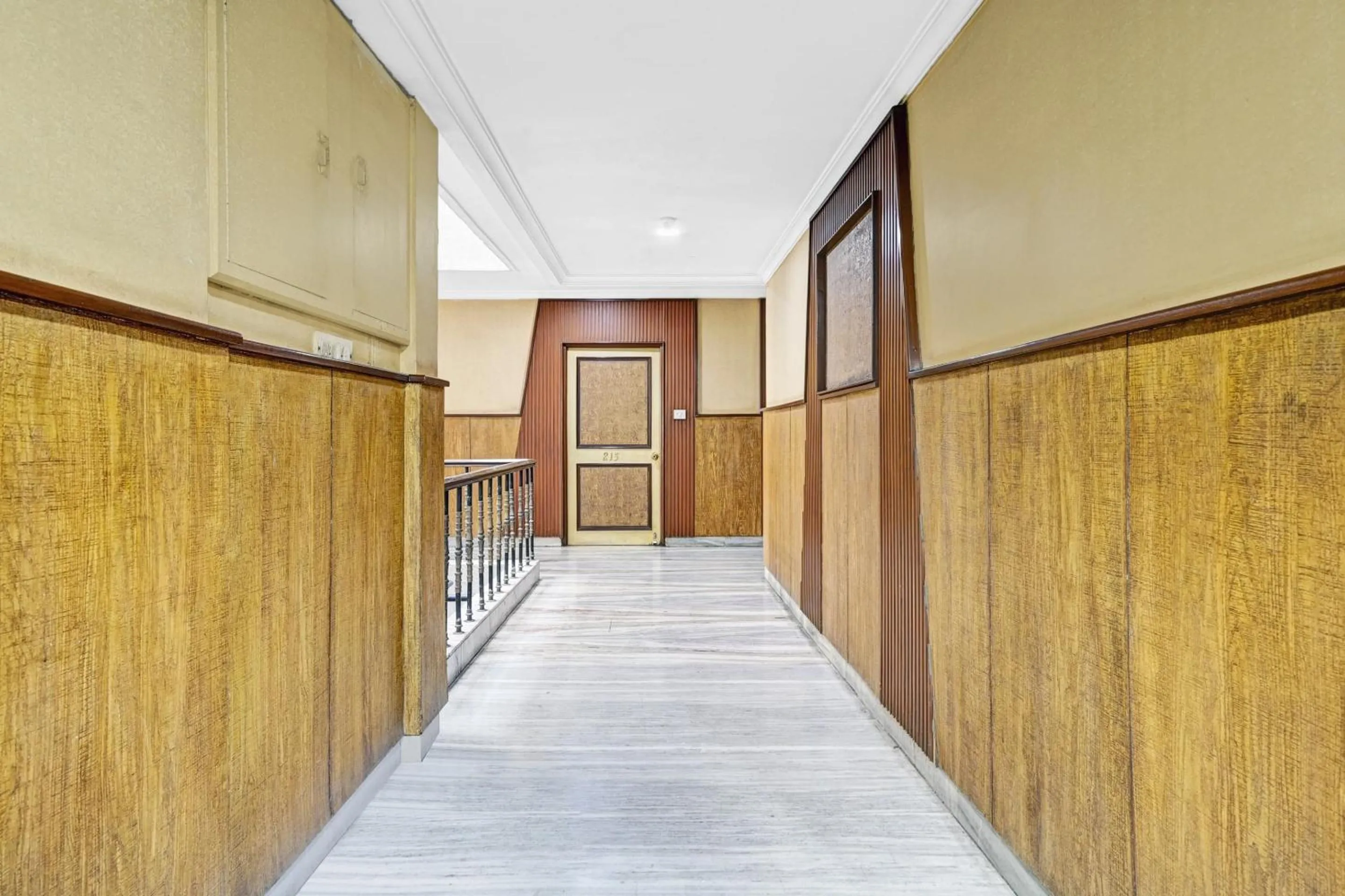 Lobby or reception in Super Townhouse OAK Hotel Belsons Taj Mahal