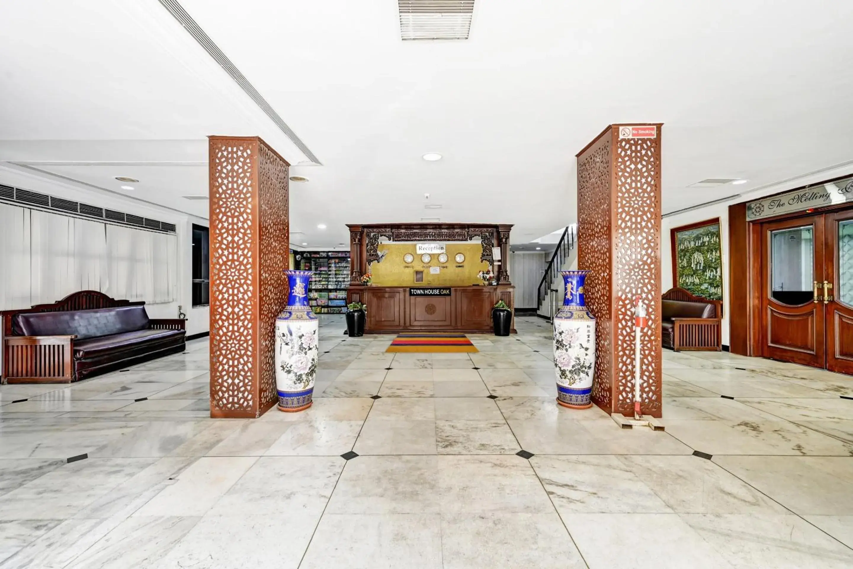 Lobby or reception, Bed in Townhouse OAK Hotel Belsons Taj Mahal Lobby or reception, Bed in Townhouse OAK Hotel Belsons Taj Mahal