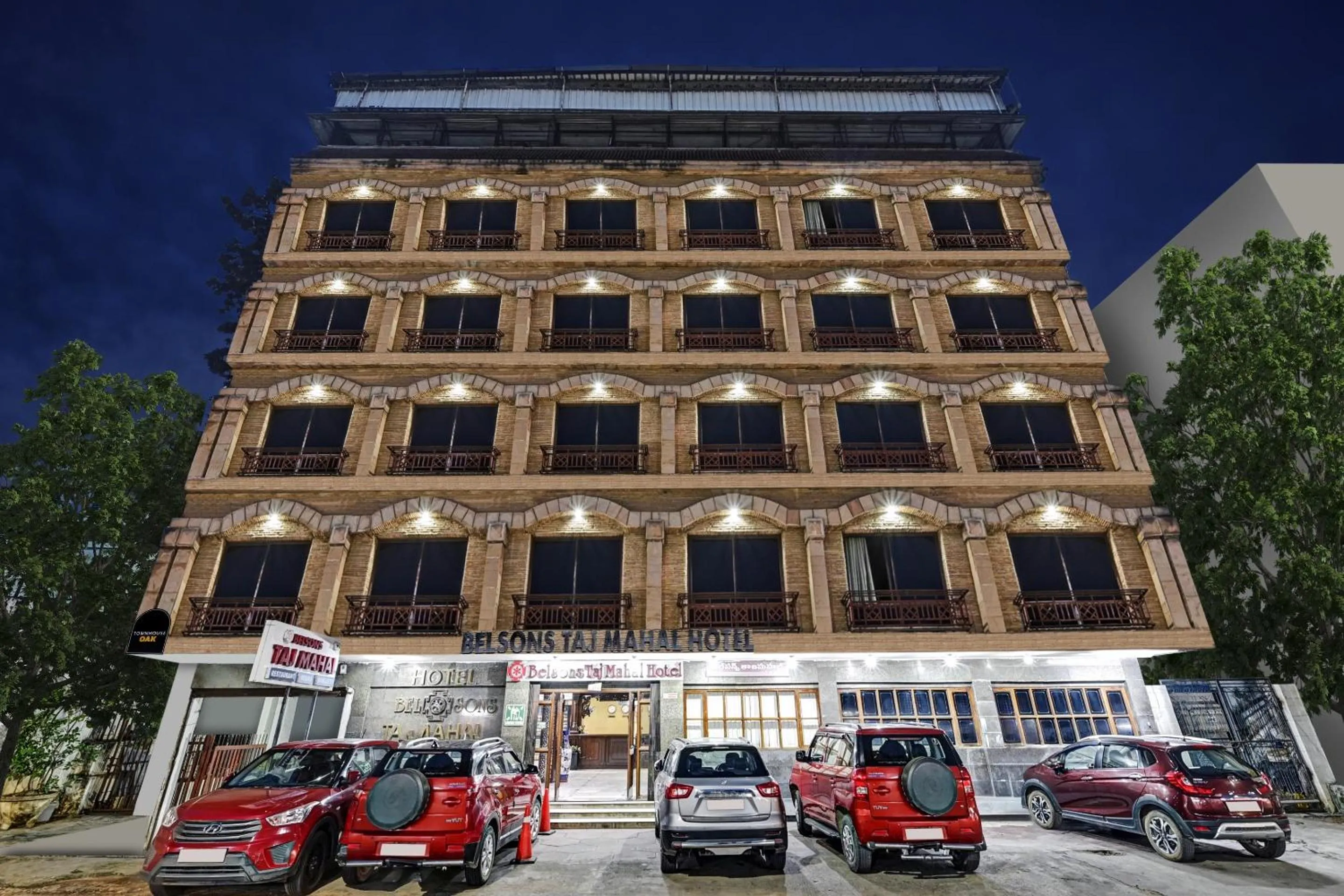 Facade/entrance in Super Townhouse OAK Hotel Belsons Taj Mahal