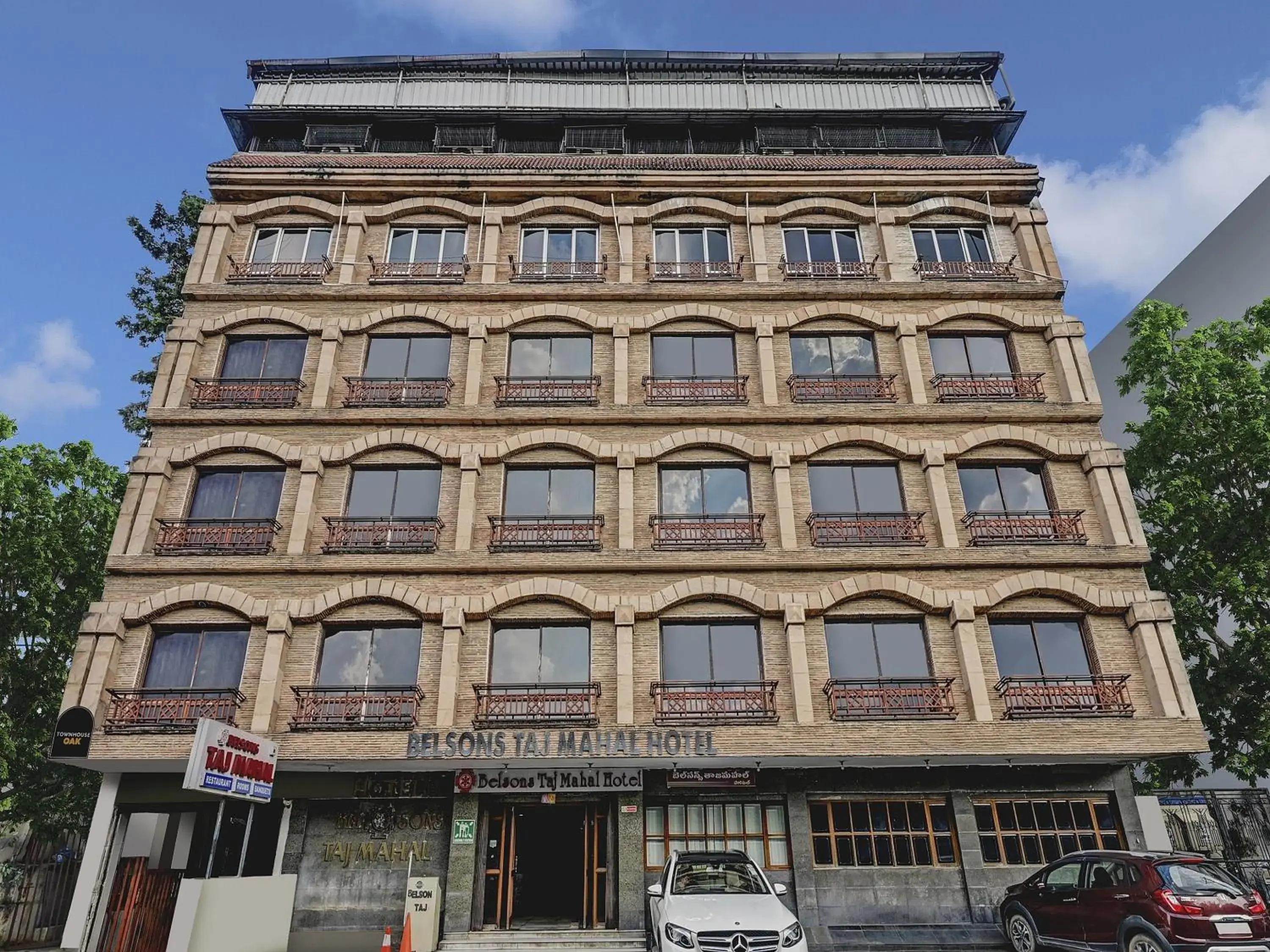 Facade/entrance in Townhouse OAK Hotel Belsons Taj Mahal Facade/entrance in Townhouse OAK Hotel Belsons Taj Mahal