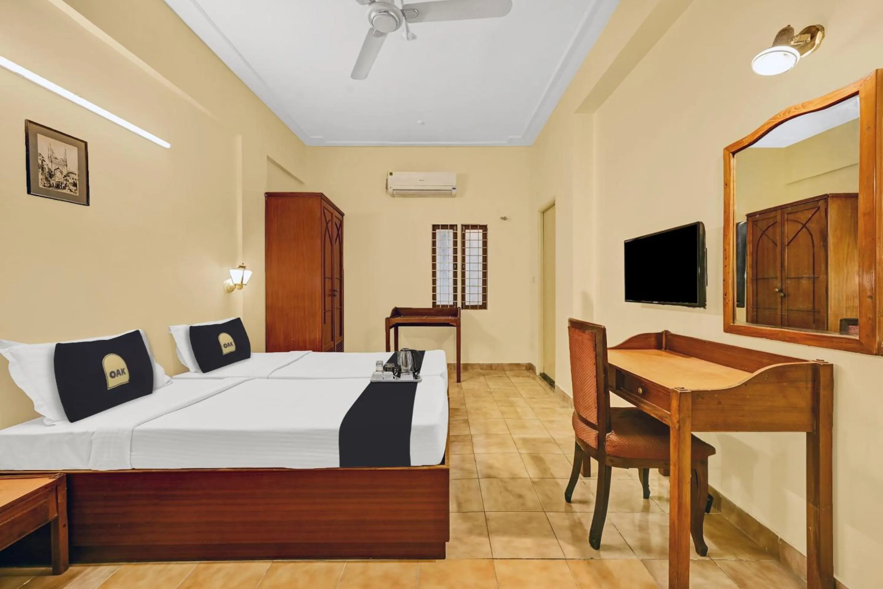 Bedroom, Bed in Super Townhouse OAK Hotel Belsons Taj Mahal