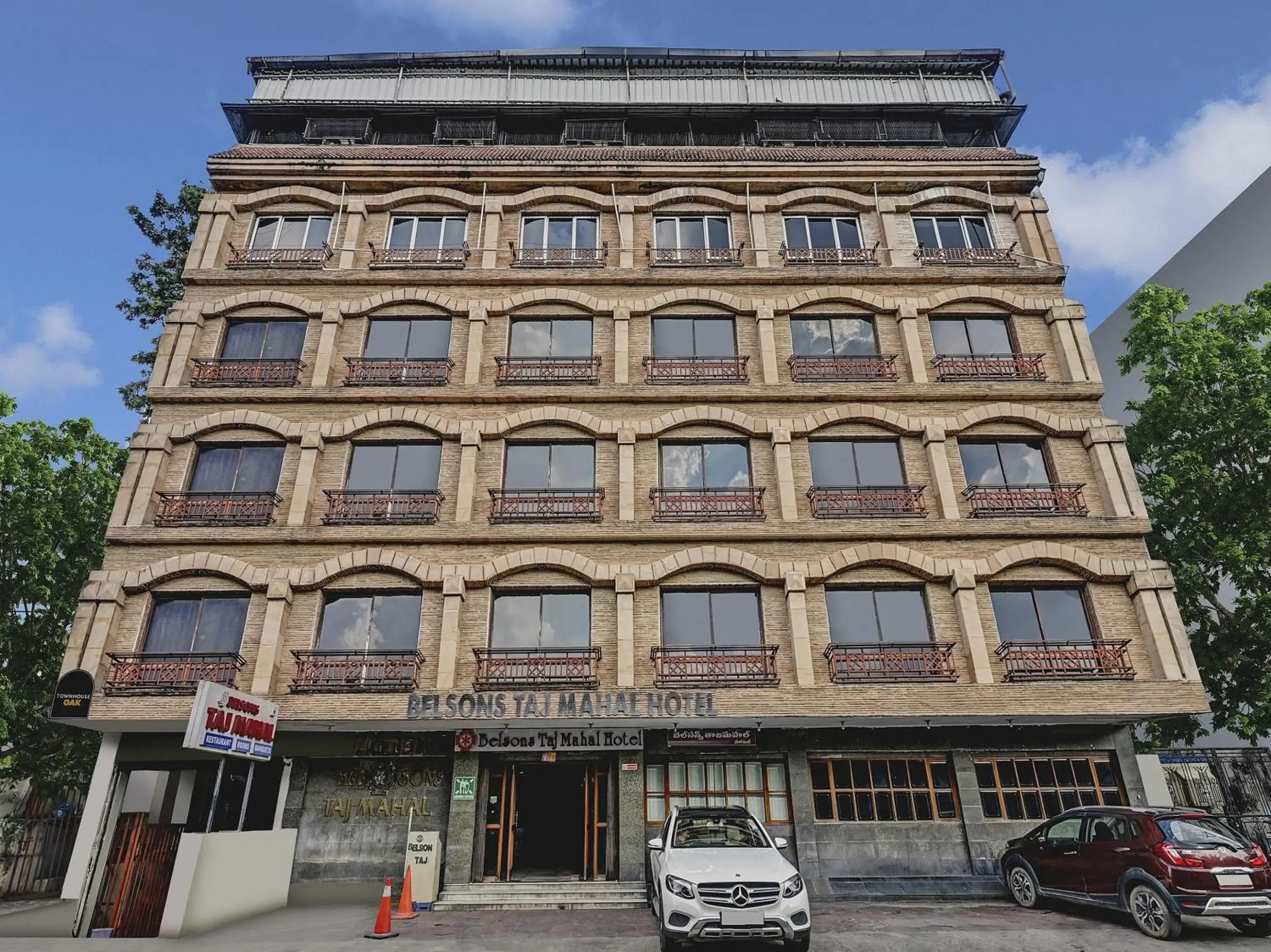 Facade/entrance in Townhouse OAK Hotel Belsons Taj Mahal Facade/entrance in Townhouse OAK Hotel Belsons Taj Mahal