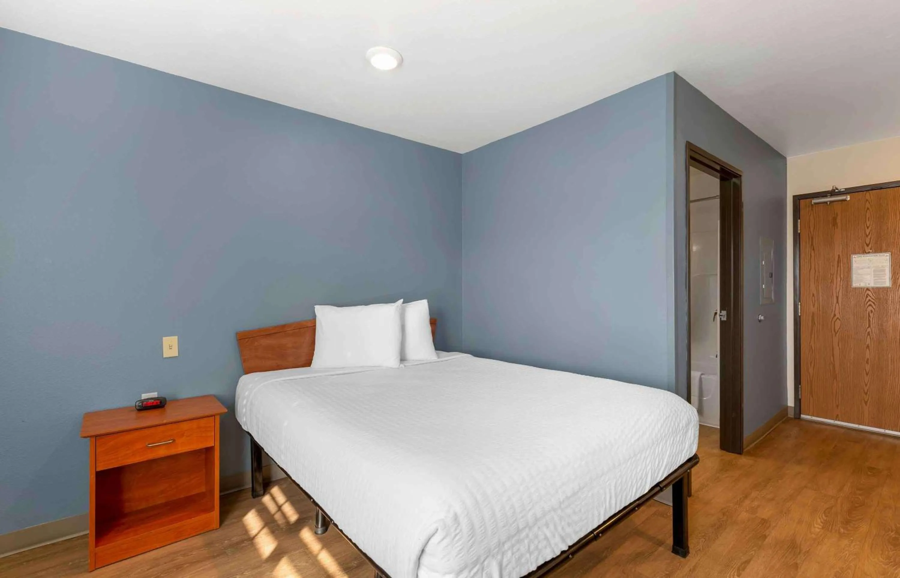 Bedroom, Bed in Extended Stay America Select Suites - Cleveland - Avon