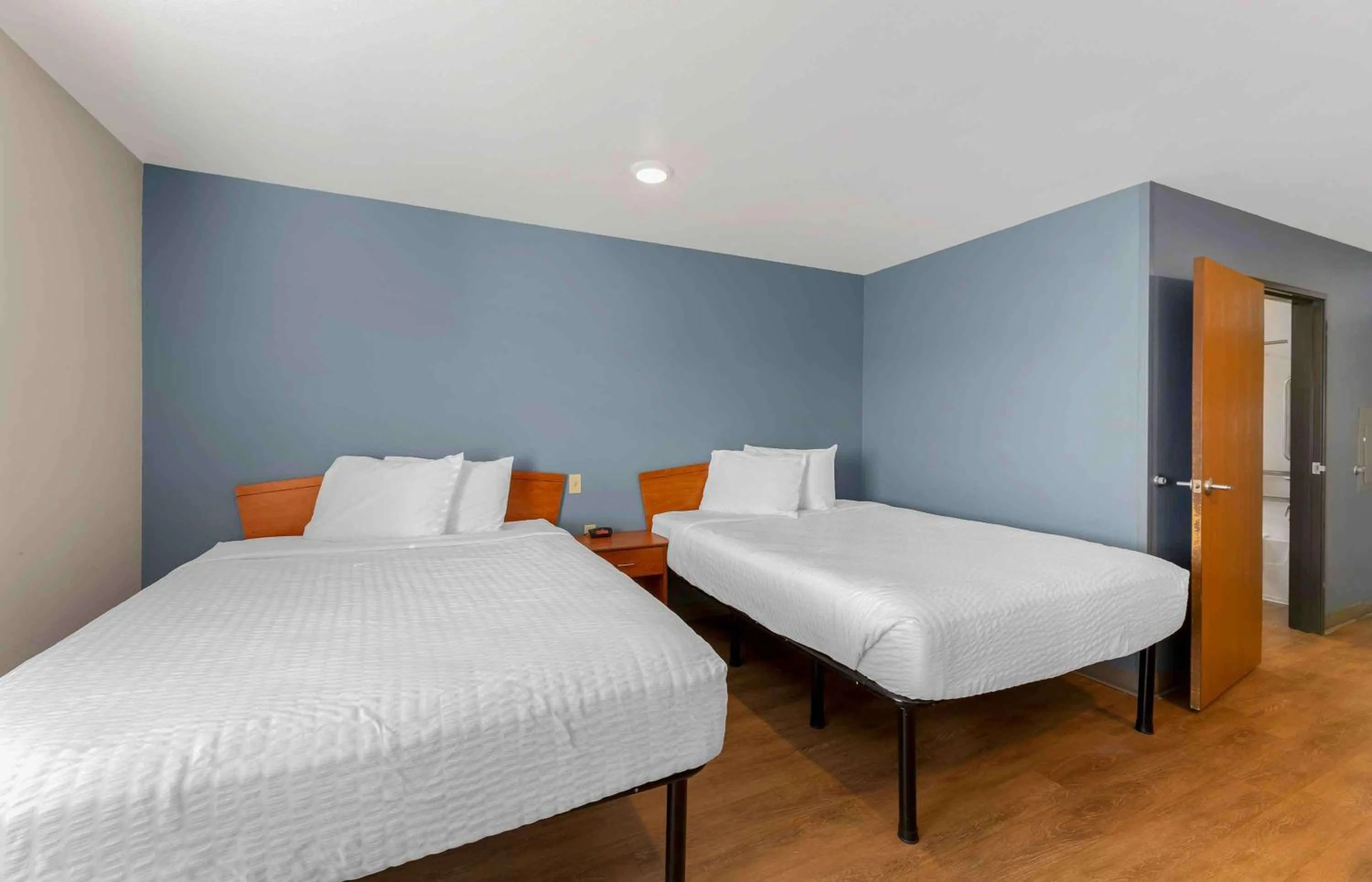 Bedroom, Bed in Extended Stay America Select Suites - Cleveland - Avon