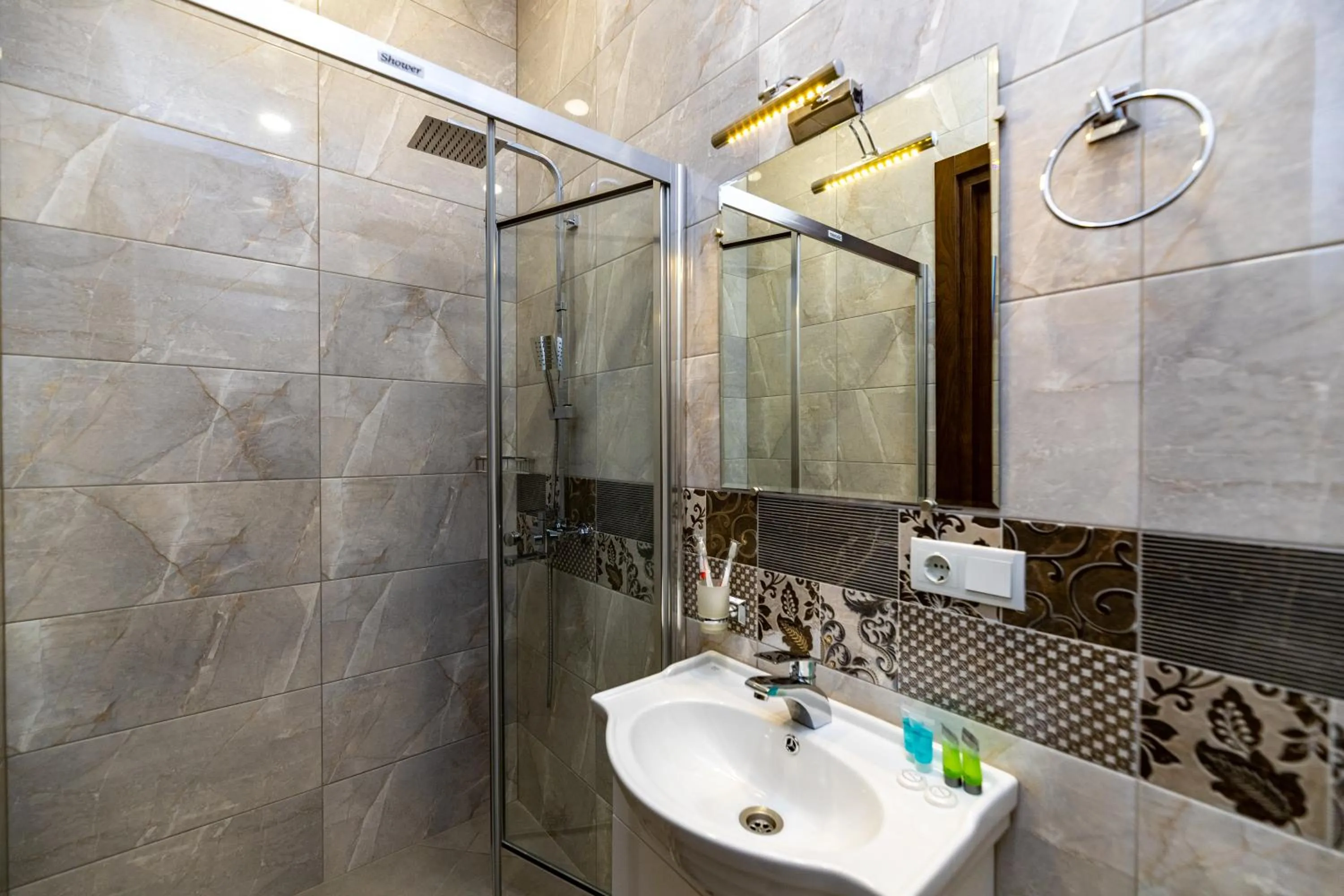 Shower in Ornament Hotel