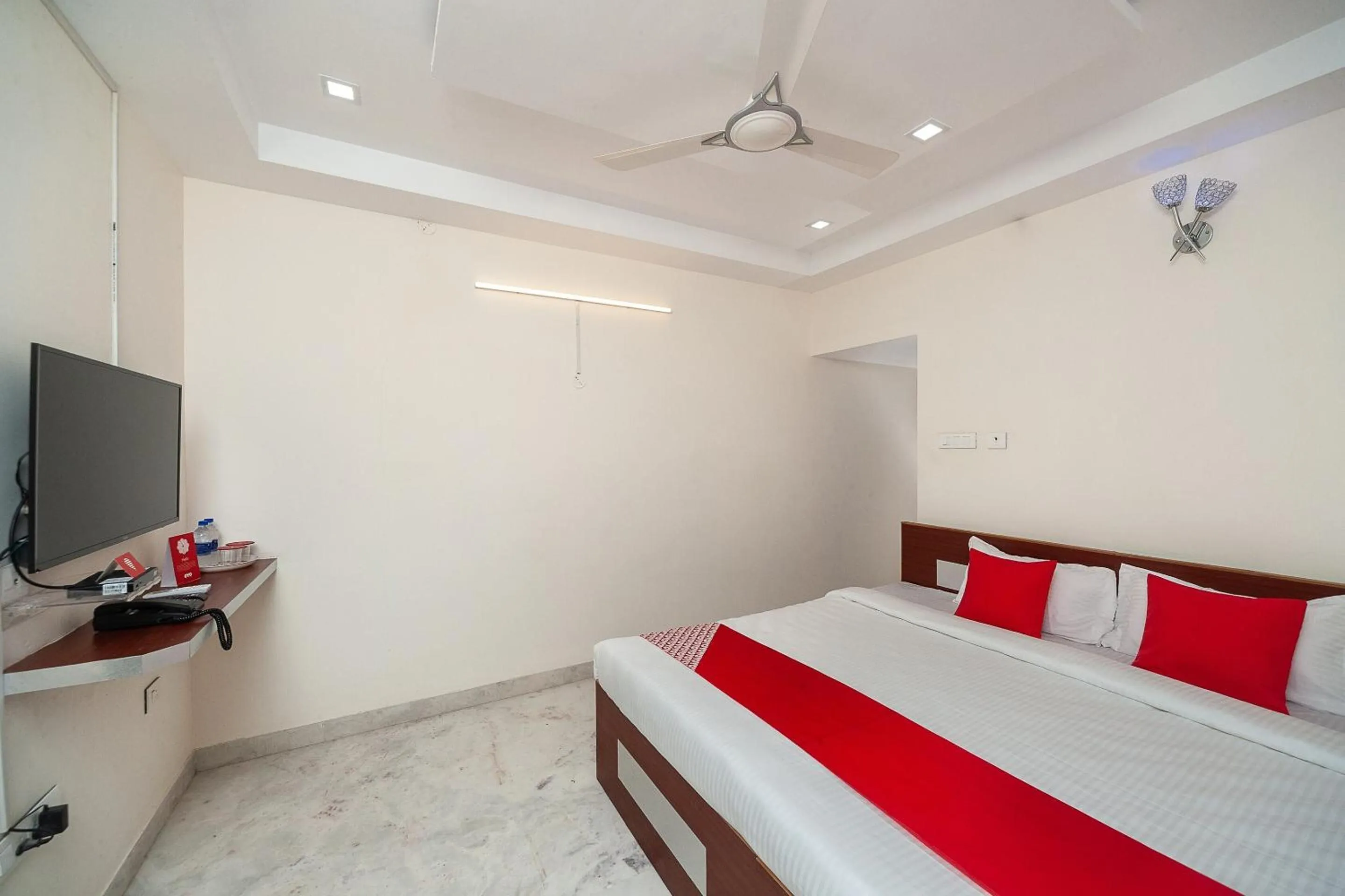 Bedroom, Bed in Super Hotel O Le Mint OMR