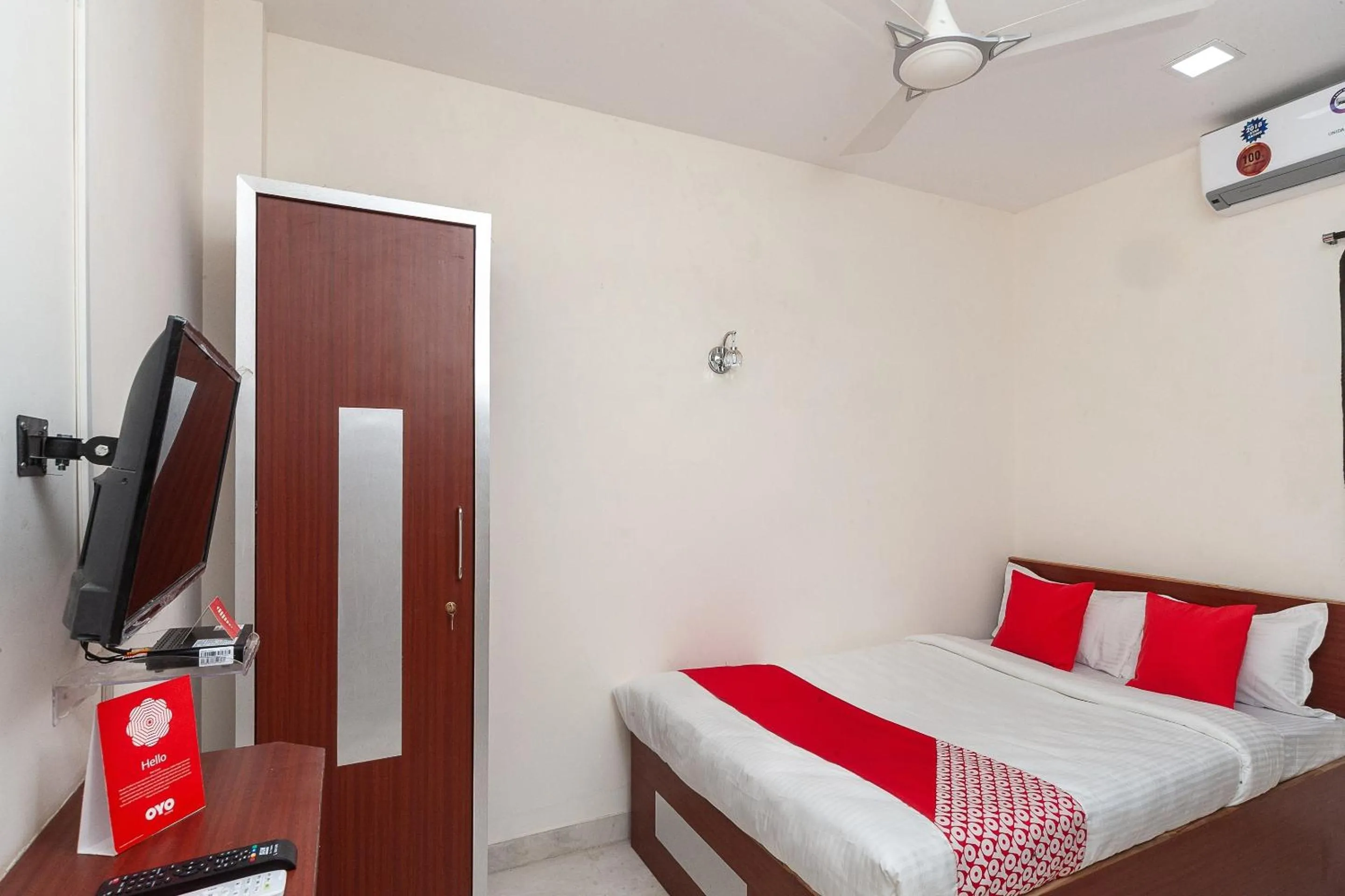 Bedroom, Bed in Super Hotel O Le Mint OMR