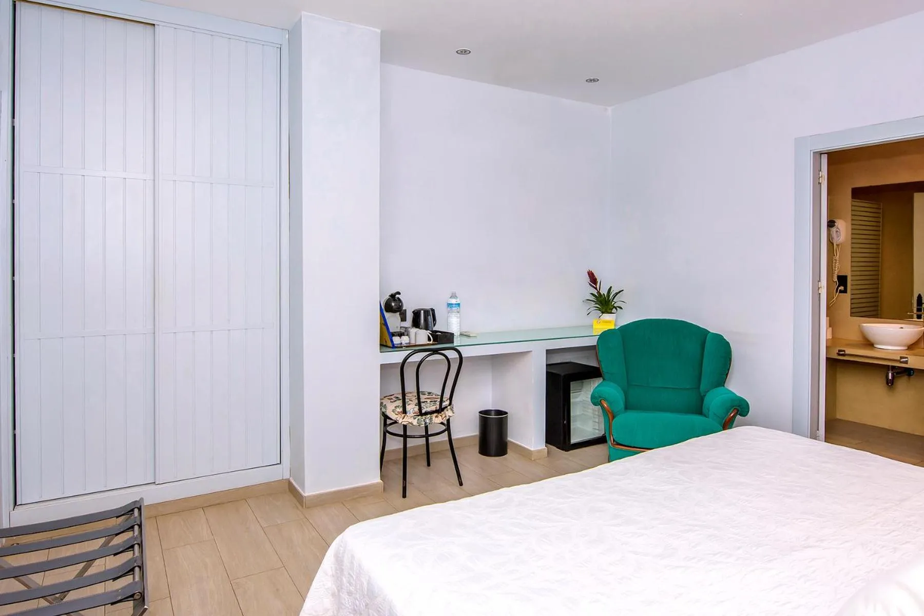 Photo of the whole room, Bed in Family Agua Amarga