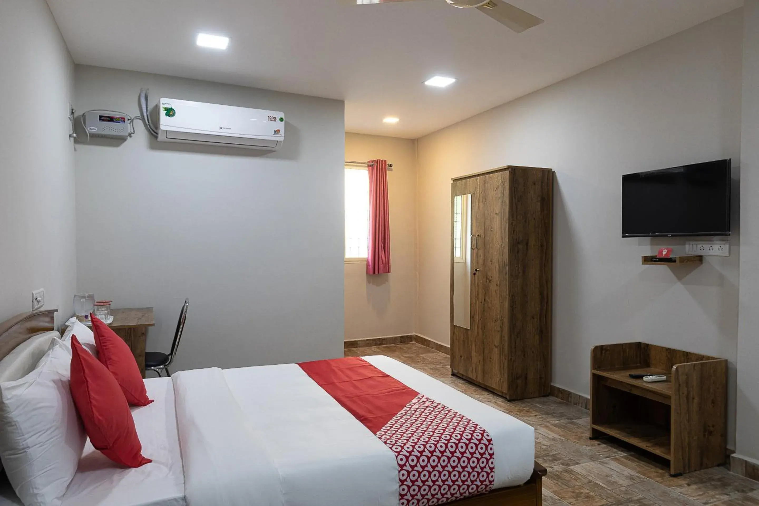 Facade/entrance, Bed in Hotel O Nestle inn Facade/entrance, Bed in Hotel O Nestle inn