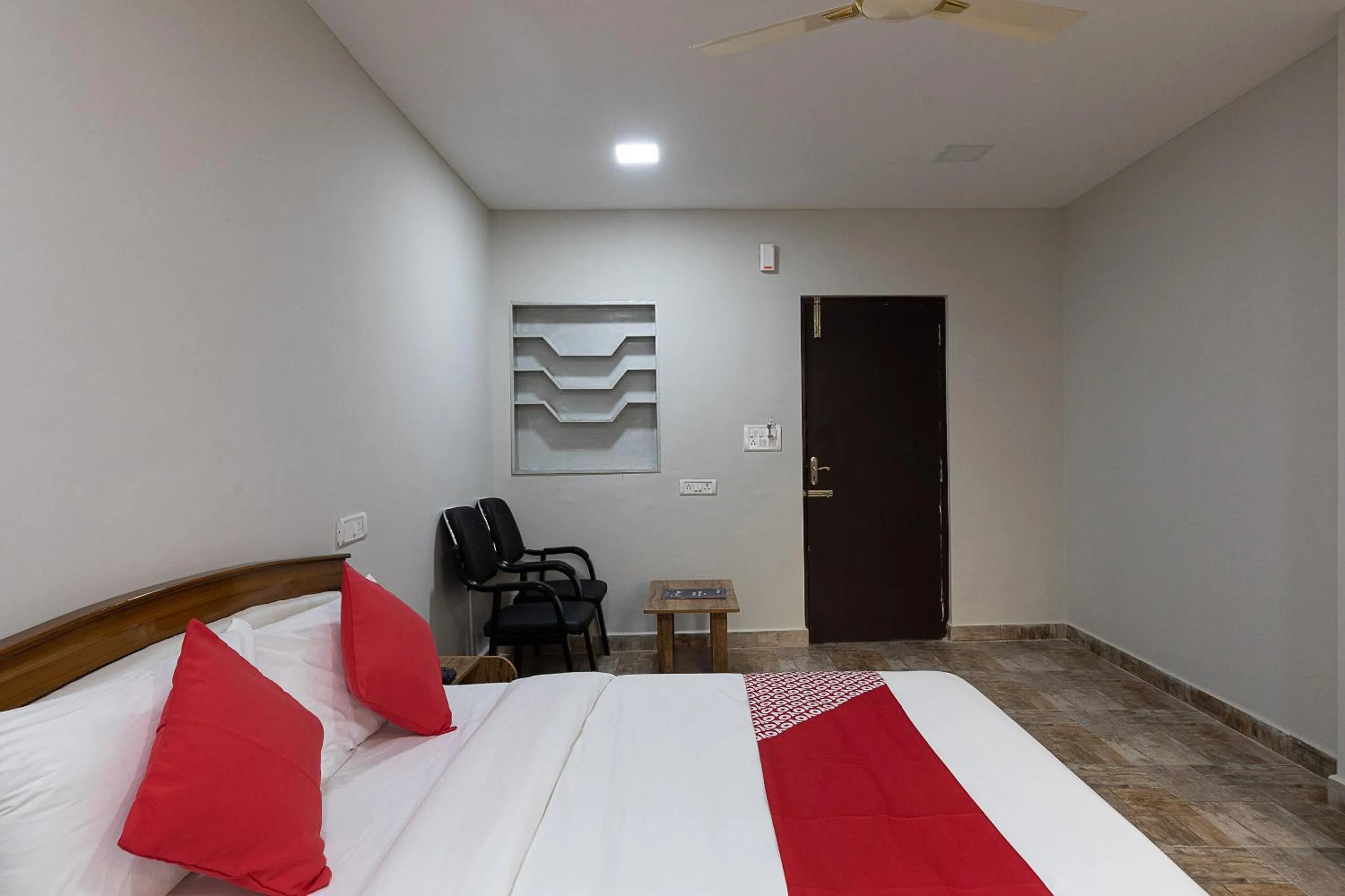 Bedroom, Bed in Hotel O Nestle inn